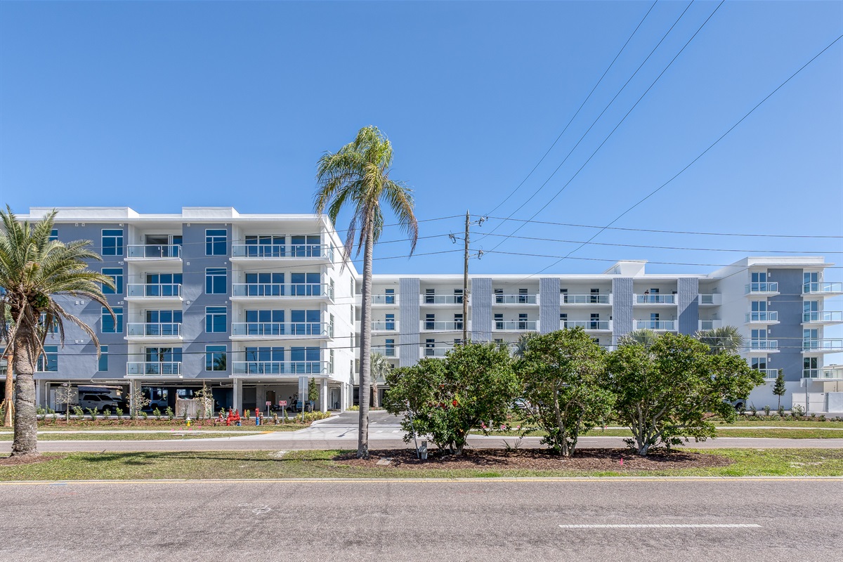 Azure, Clearwater, 6 min. drive to Clearwater Beach!