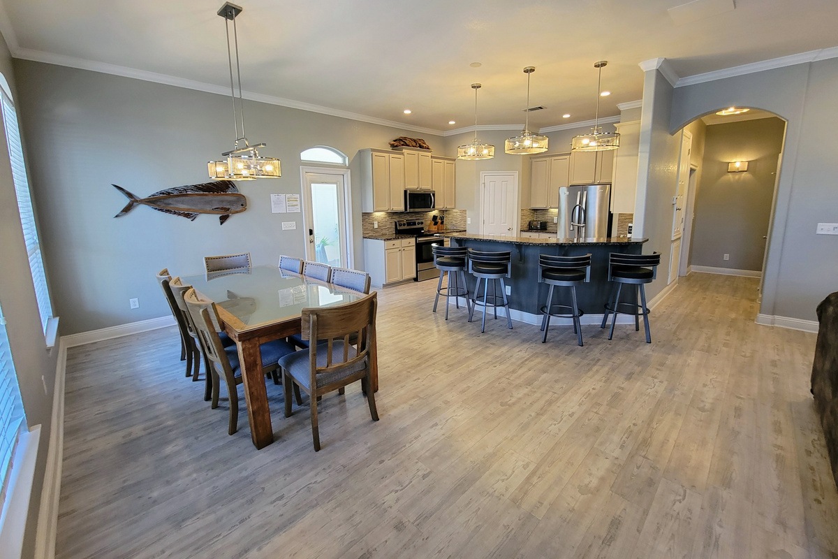 Open Kitchen and Breakfast Bar