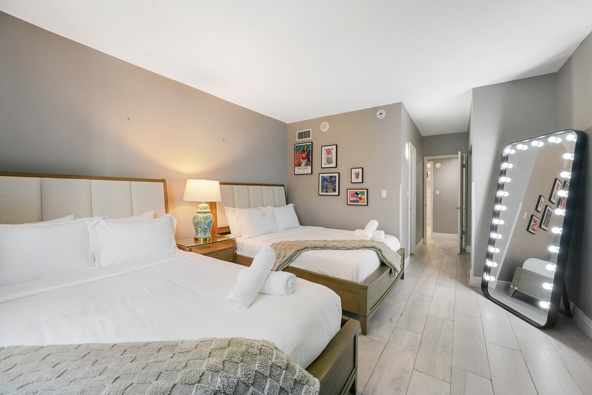 2 Queens Bedroom