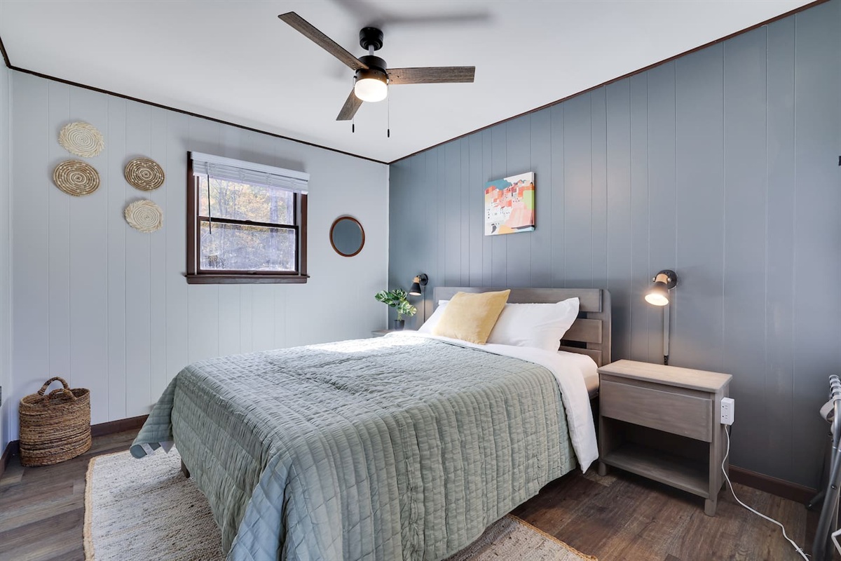 [Bedroom #2] Queen bed