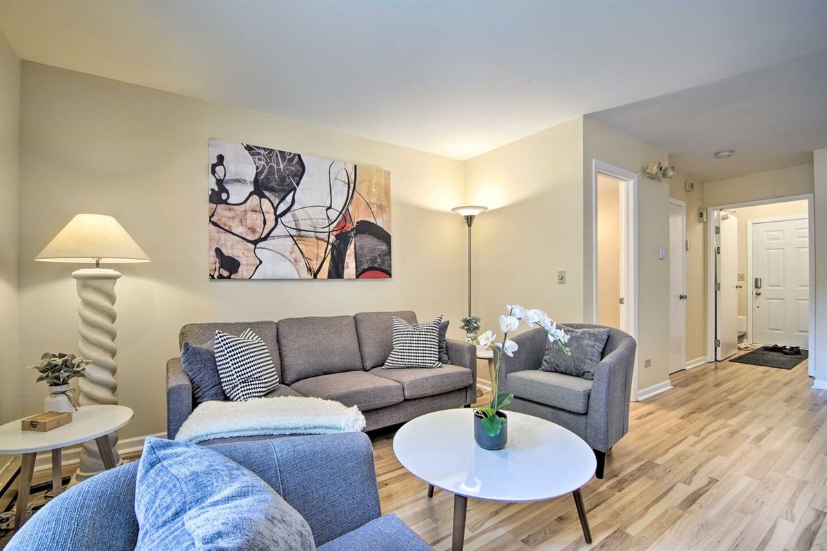 2Bd Unit:  The charming living room offers comfortable modern furnishings and artwork to inspire great conversations and share your new experiences after a busy day of sightseeing.