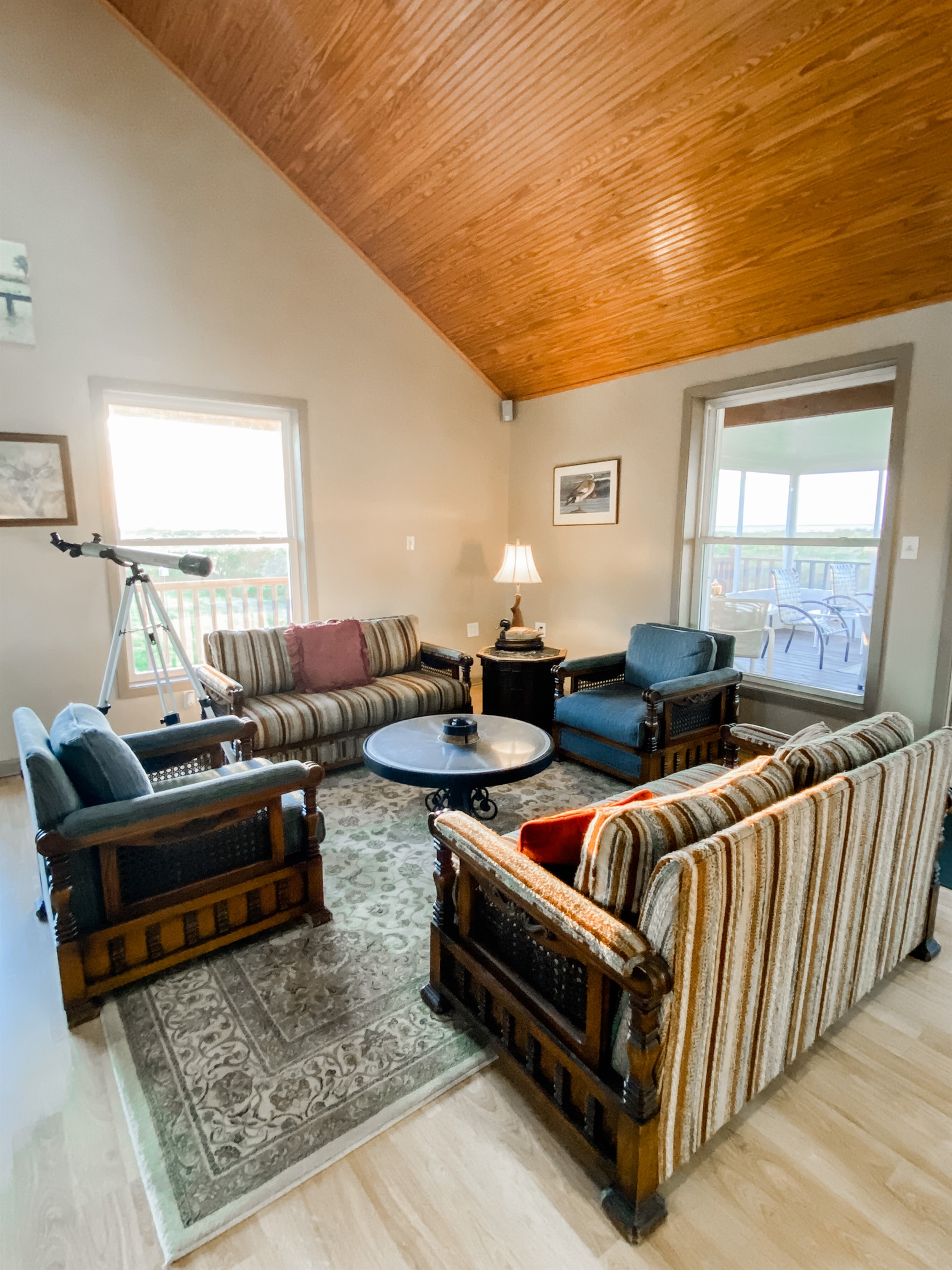 Additional sitting area to curl up with a book or take a nap while surrounded by views of the cove.