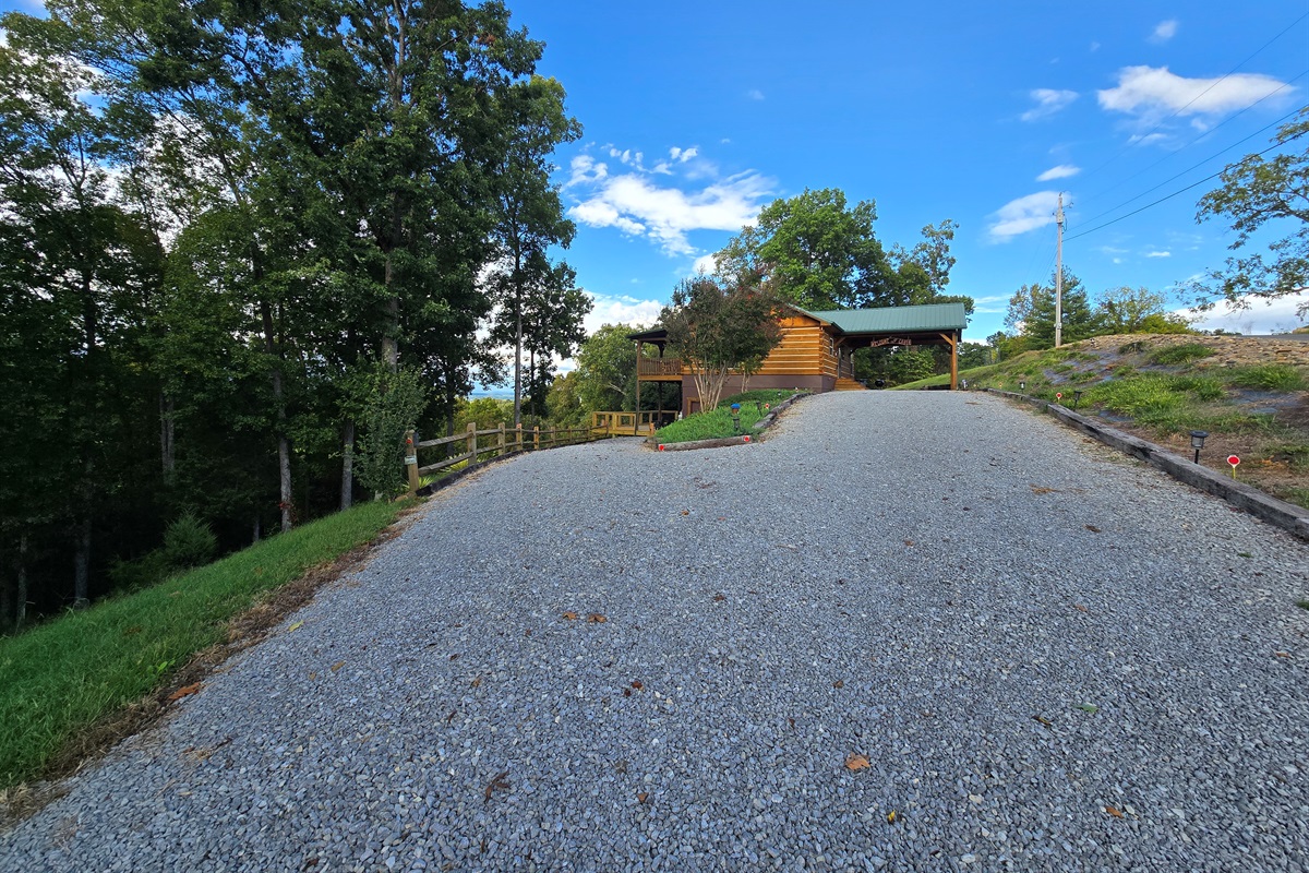 Driveway with lots of Parking