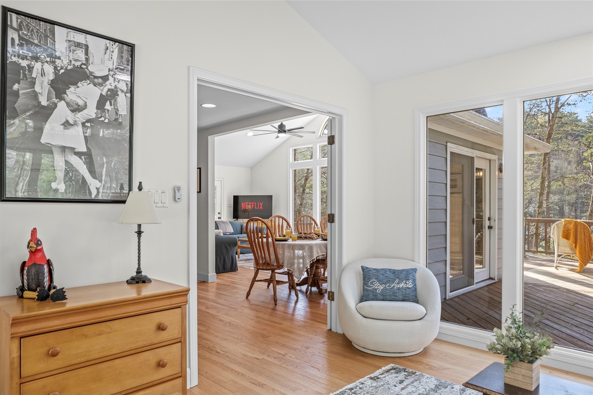 Sun Room: Sunlit retreat with a stylish decor and direct access to nature's beauty!