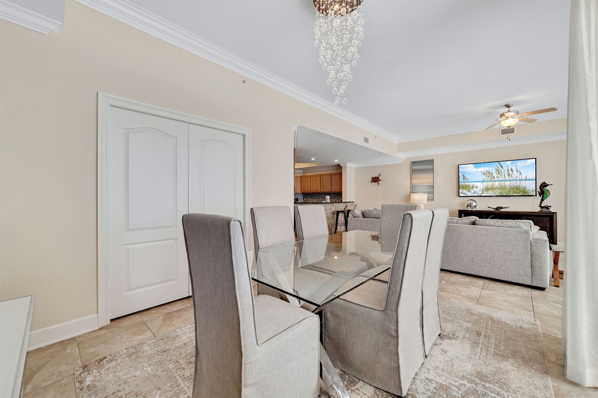 Dining area table with 6 chairs 