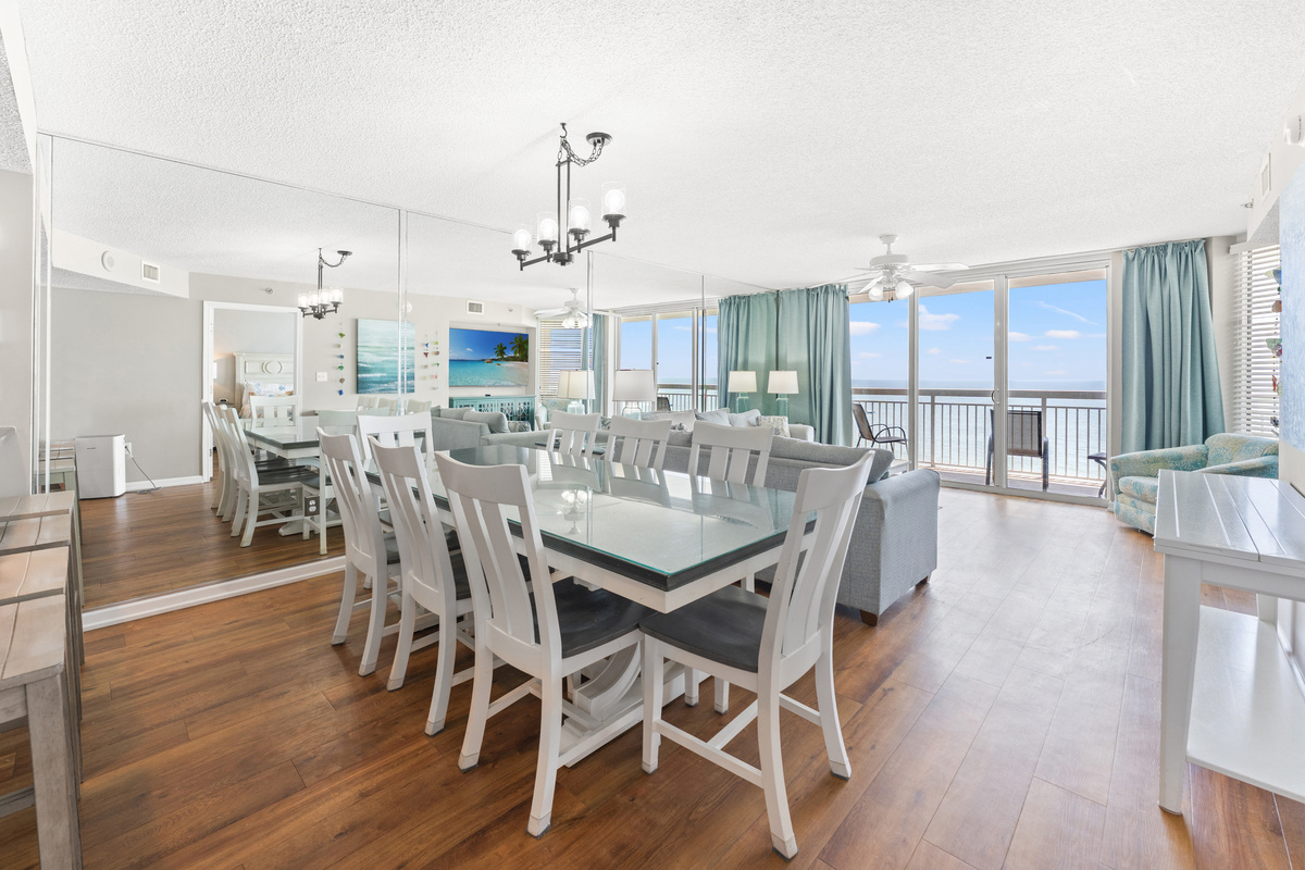 Dining Area with seating for 8