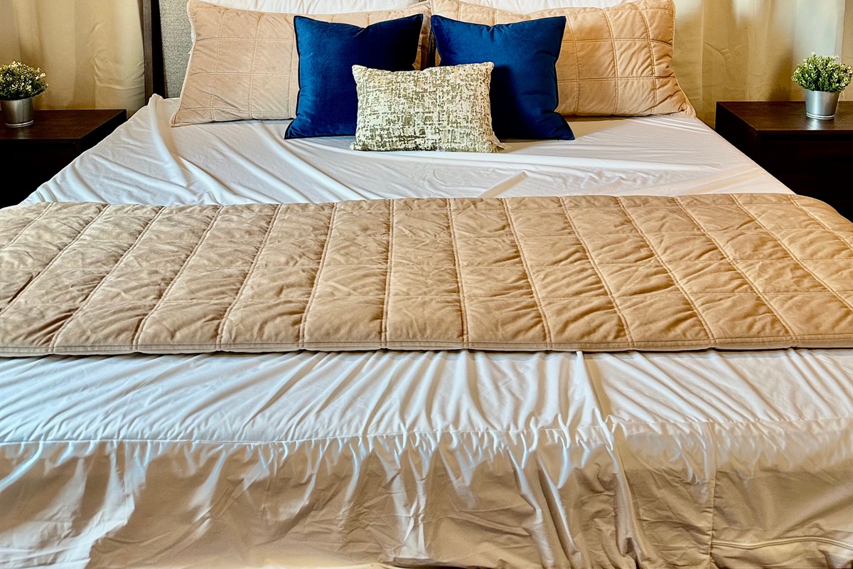 Plush layers and crisp linens set the stage for deep rest and slow mornings. Sink into comfort, unwind from the day, and wake refreshed, ready for another peaceful mountain moment.
