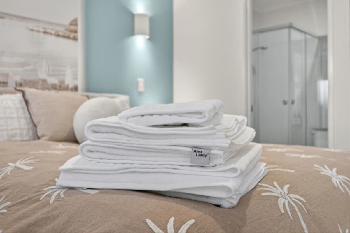 Crisp white towels and fresh linen are provided for every guest and waiting on the bed when you arrive, with the private ensuite right next door for an easy, hotel-style stay.