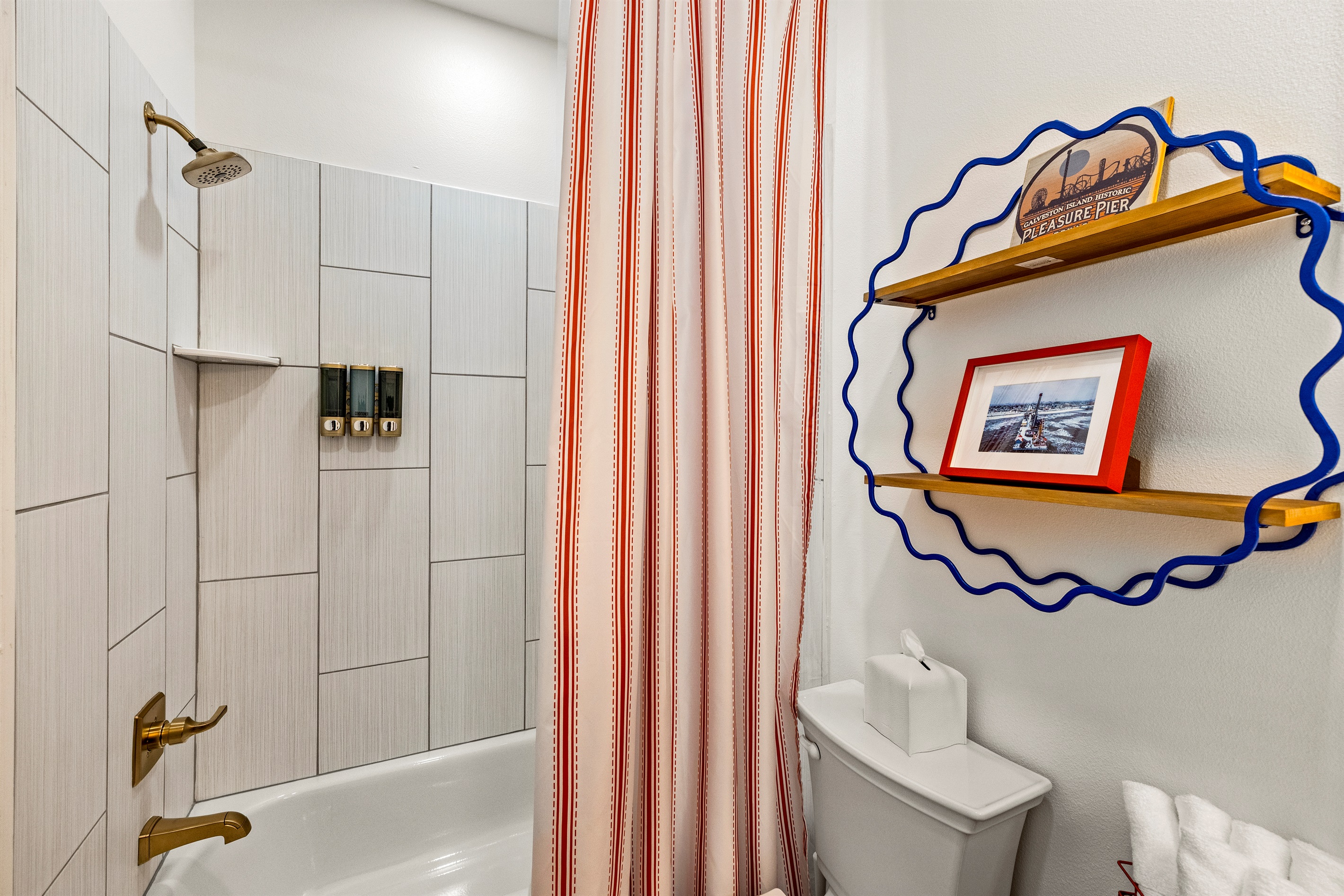 The Pleasure Pier bathroom includes a tub/shower combo.