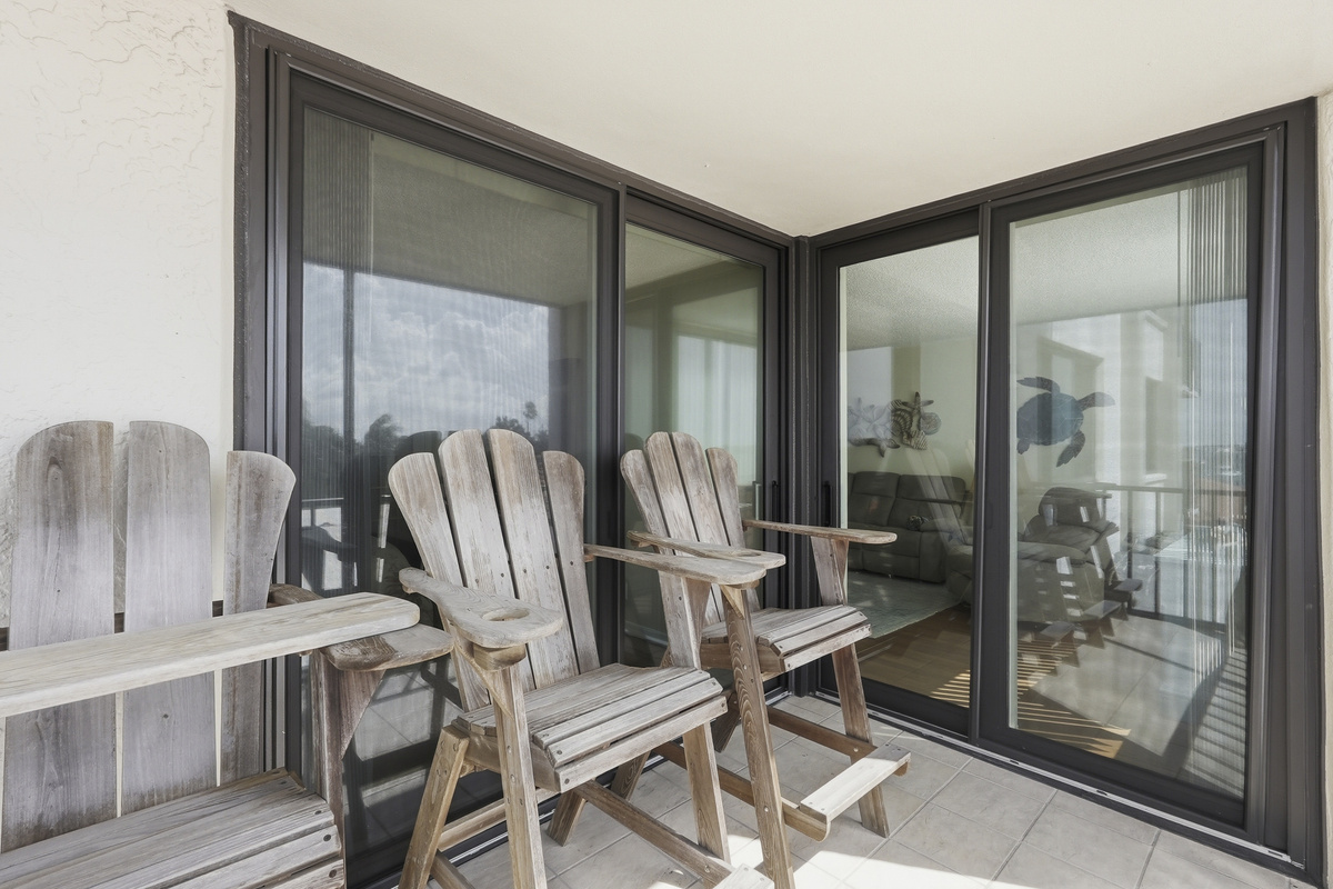 Step onto the screened-in balcony and take in peaceful waterfront views—an ideal spot for morning coffee, an evening unwind, or simply enjoying the gentle Florida breeze.