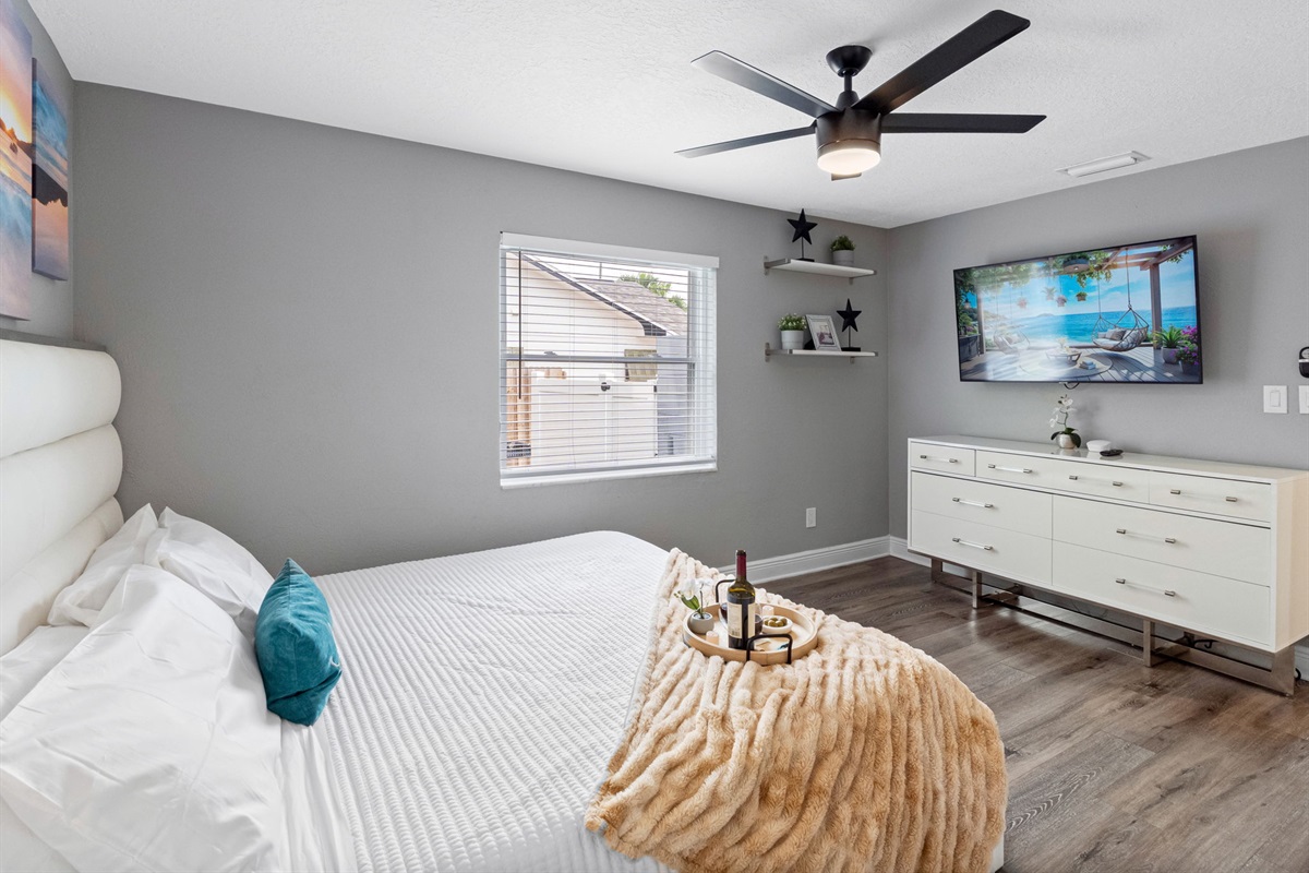 Minimalist lines meet warm tones and textures, making this bedroom both elegant and incredibly comfortable.