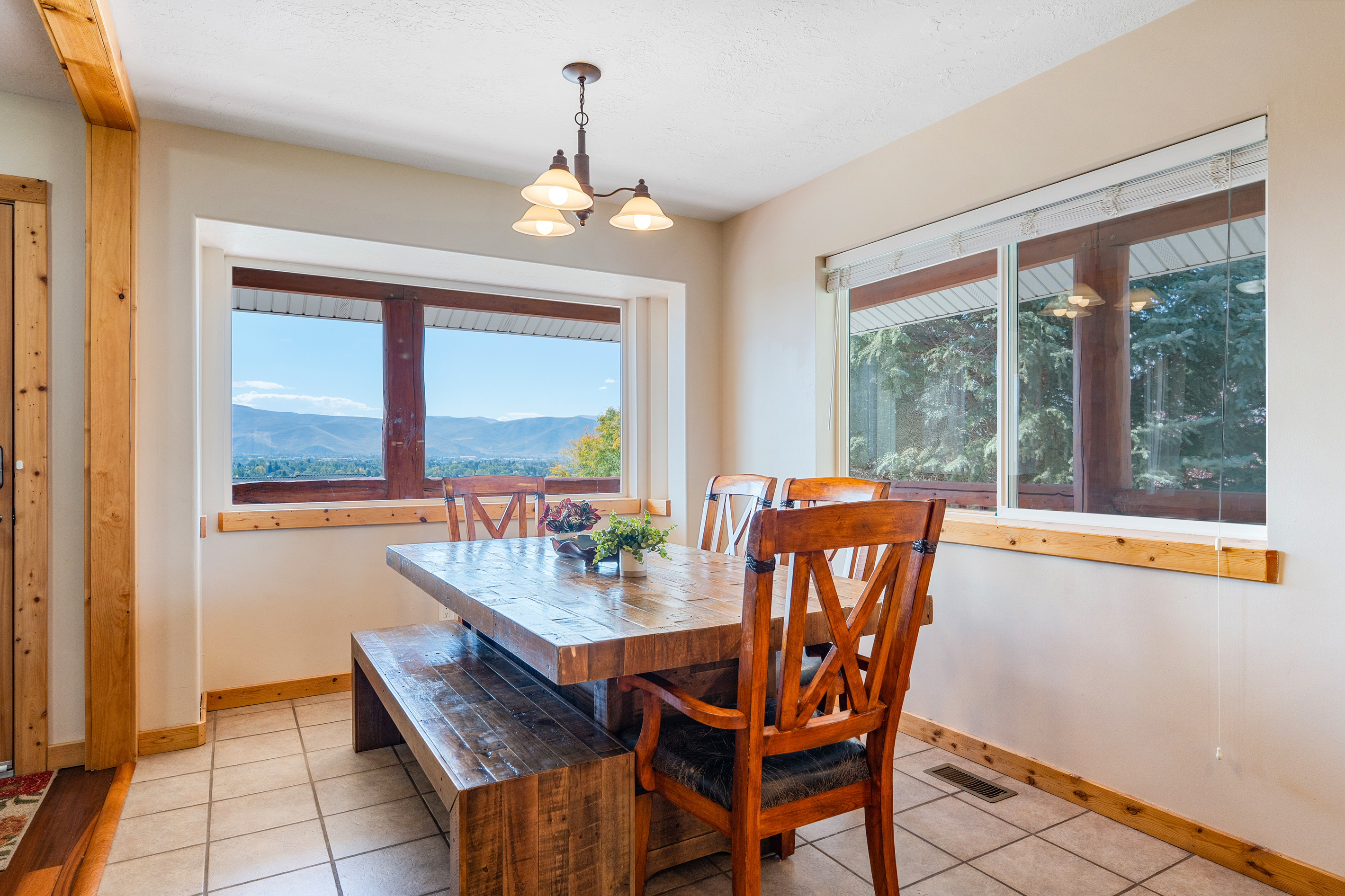 Morning and evening views that you won't quickly forget after you leave. Magical hot air balloons rise from the ground in the summer for a pleasant surprise over morning coffee