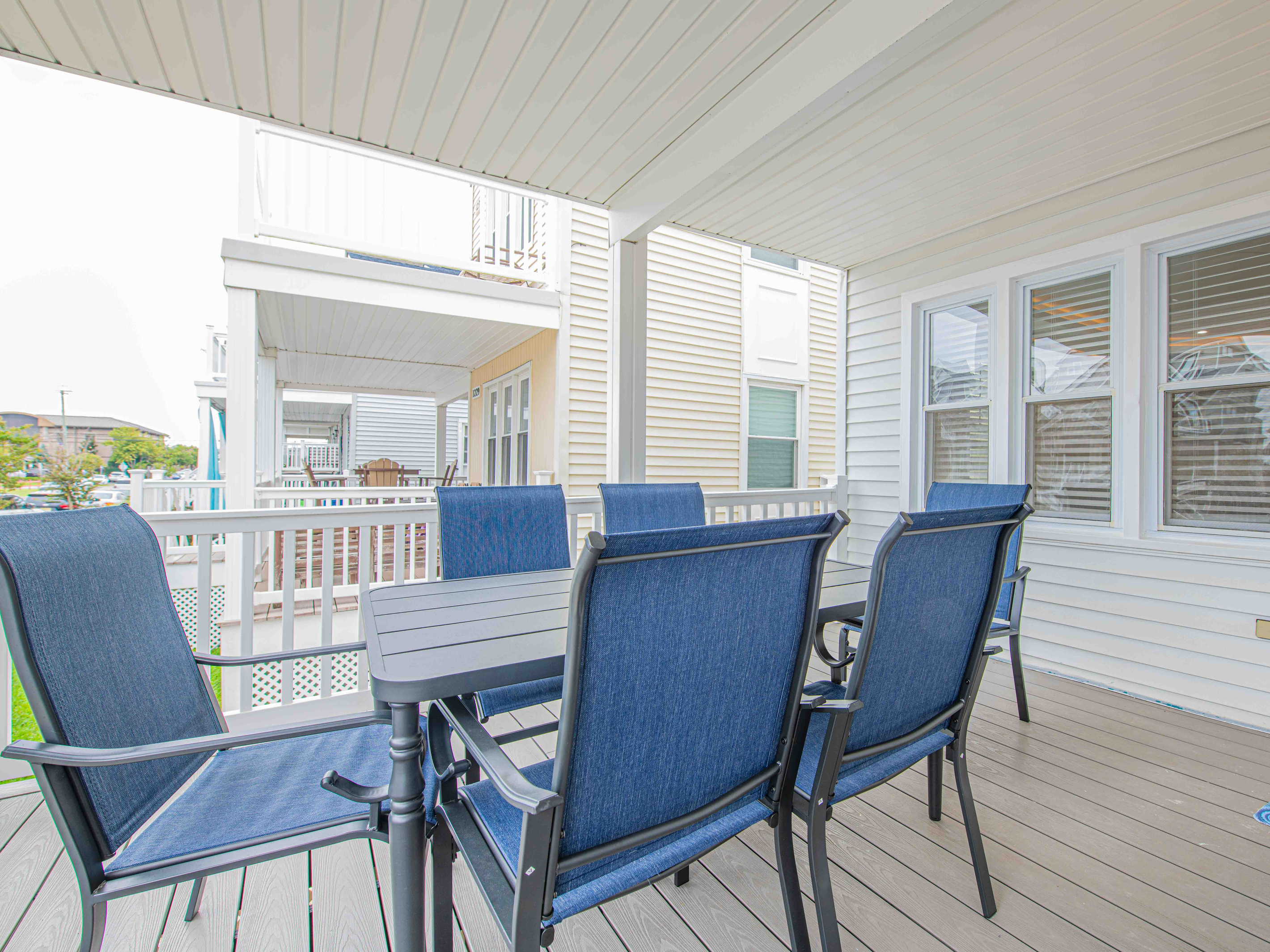 Covered Porch - Outdoor Dining Area