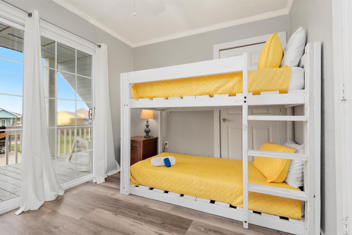 69a9d0526f6742d988bad013dab954ff Large | Beachhouse | Texas | TX | Vacation Homes | Galveston | Crystal Beach | Kokomo | Breezy Days | Beachfront Elegance | Sunrise Serenity | Southern Sands Property Management, LLC