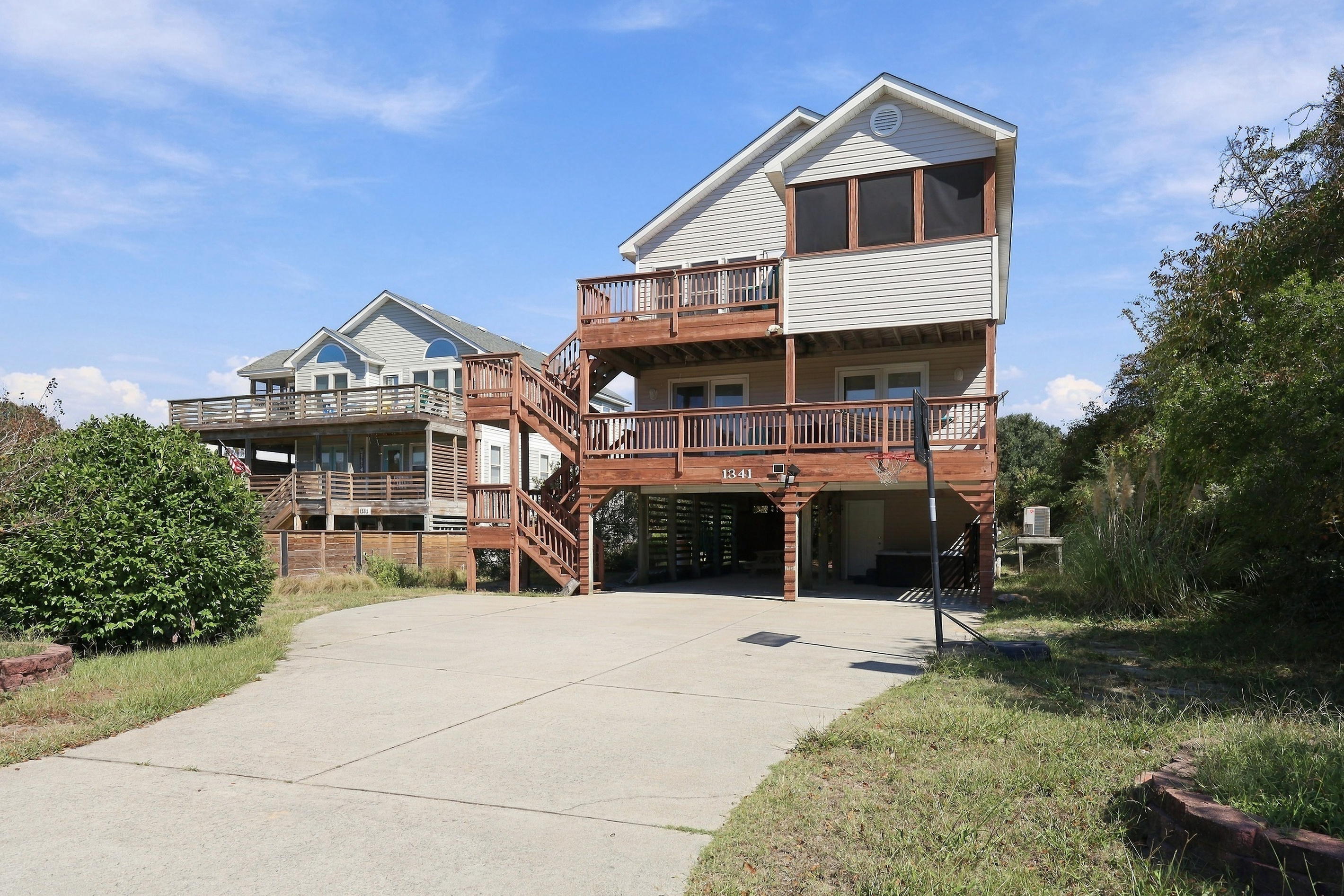 Pull right in. There's plenty of driveway parking, plus a basketball hoop for a quick game before dinner.