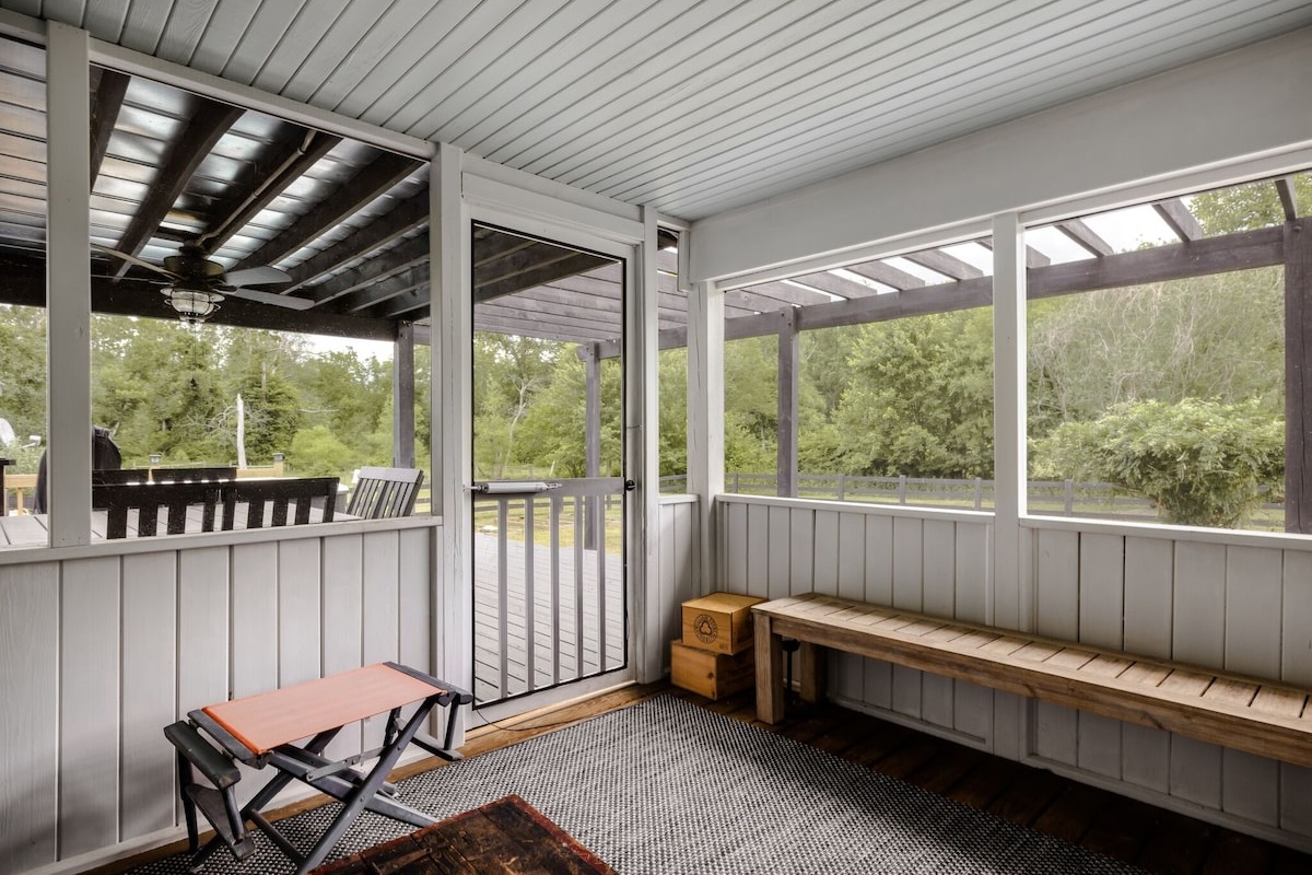 Screened porch off the kitchen