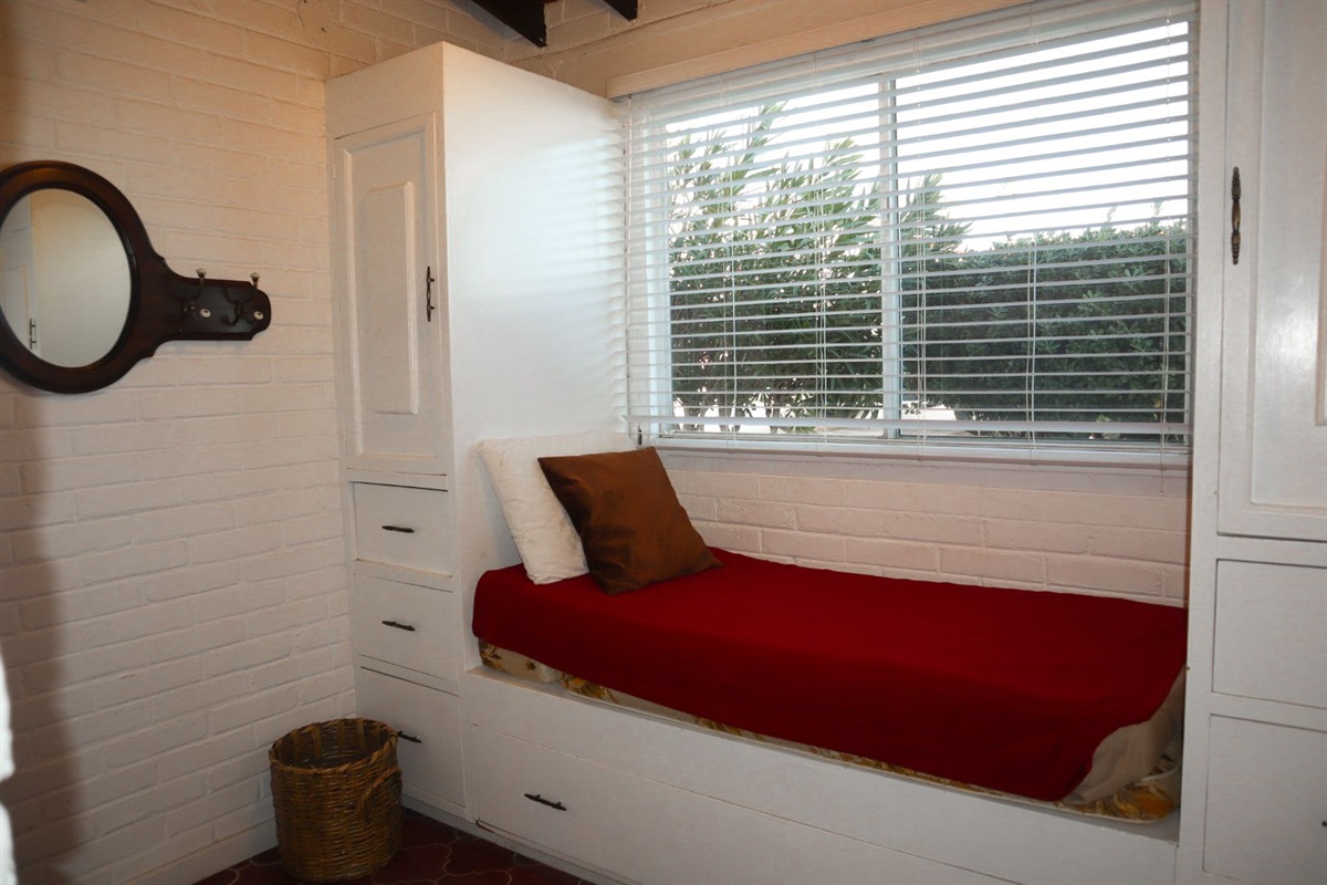 Middle Bedroom with 3 Twin Beds
