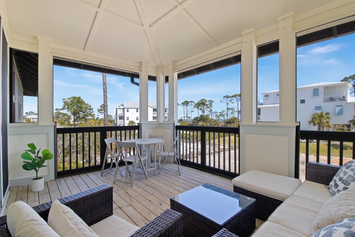 Dining for 4 with views of the Bay