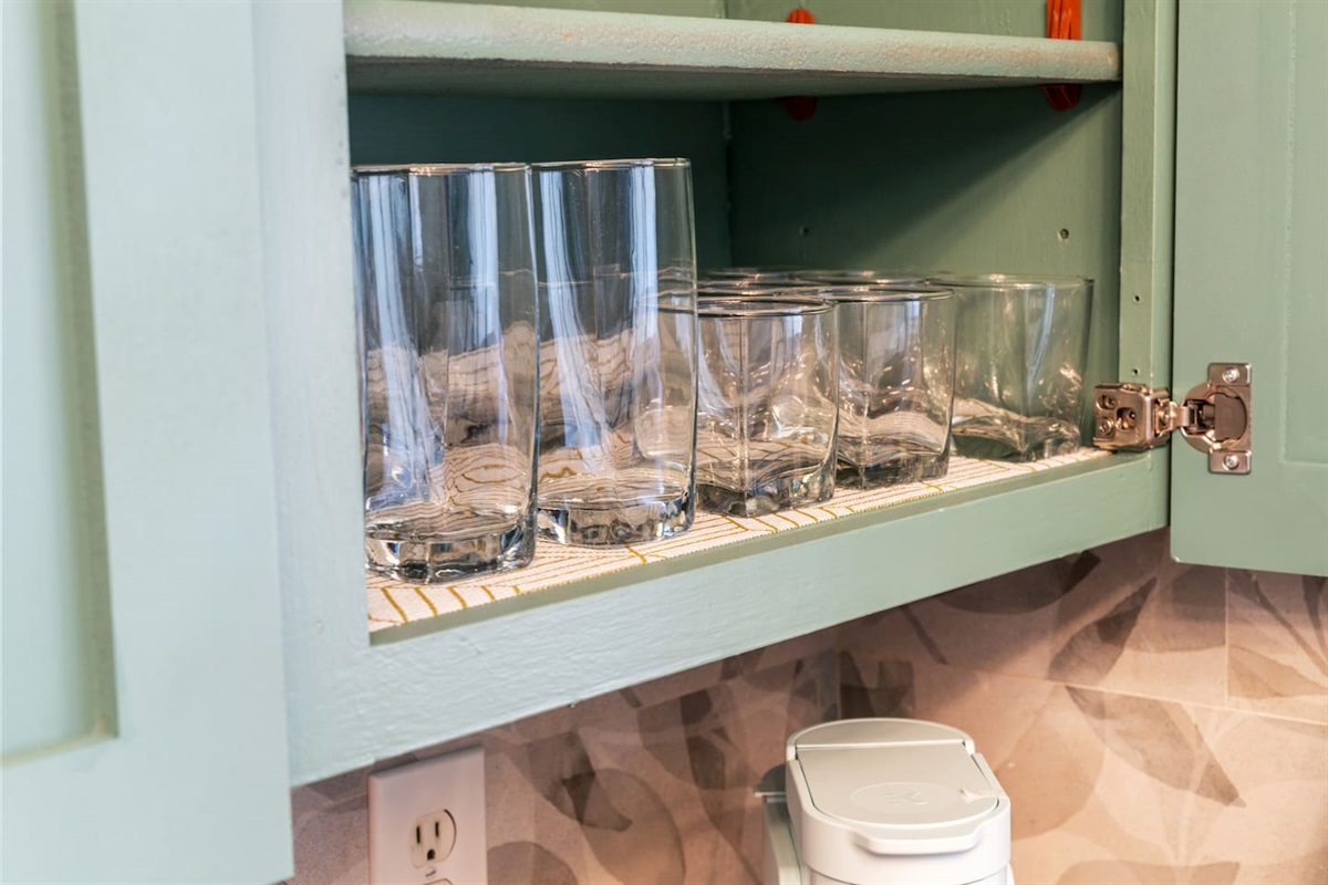 Plenty of mugs, wine glasses, and cups — perfect for morning coffee or evening cocktails by the pool.