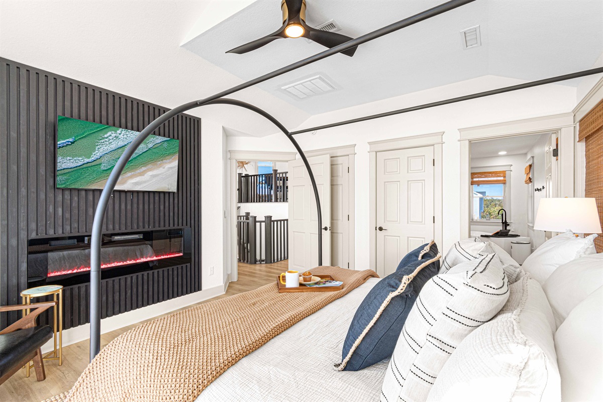 3rd floor master with private bathroom