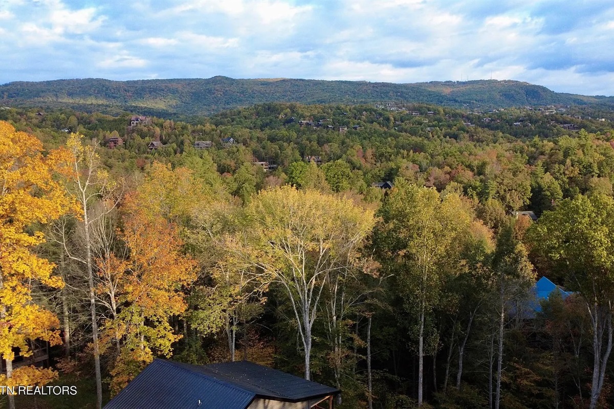 10 minutes from downtown Pigeon Forge