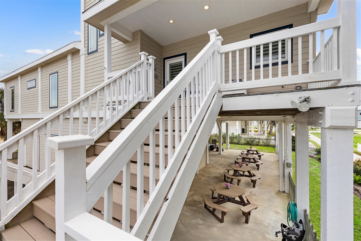 “Steps from the sand — beach life starts here.”