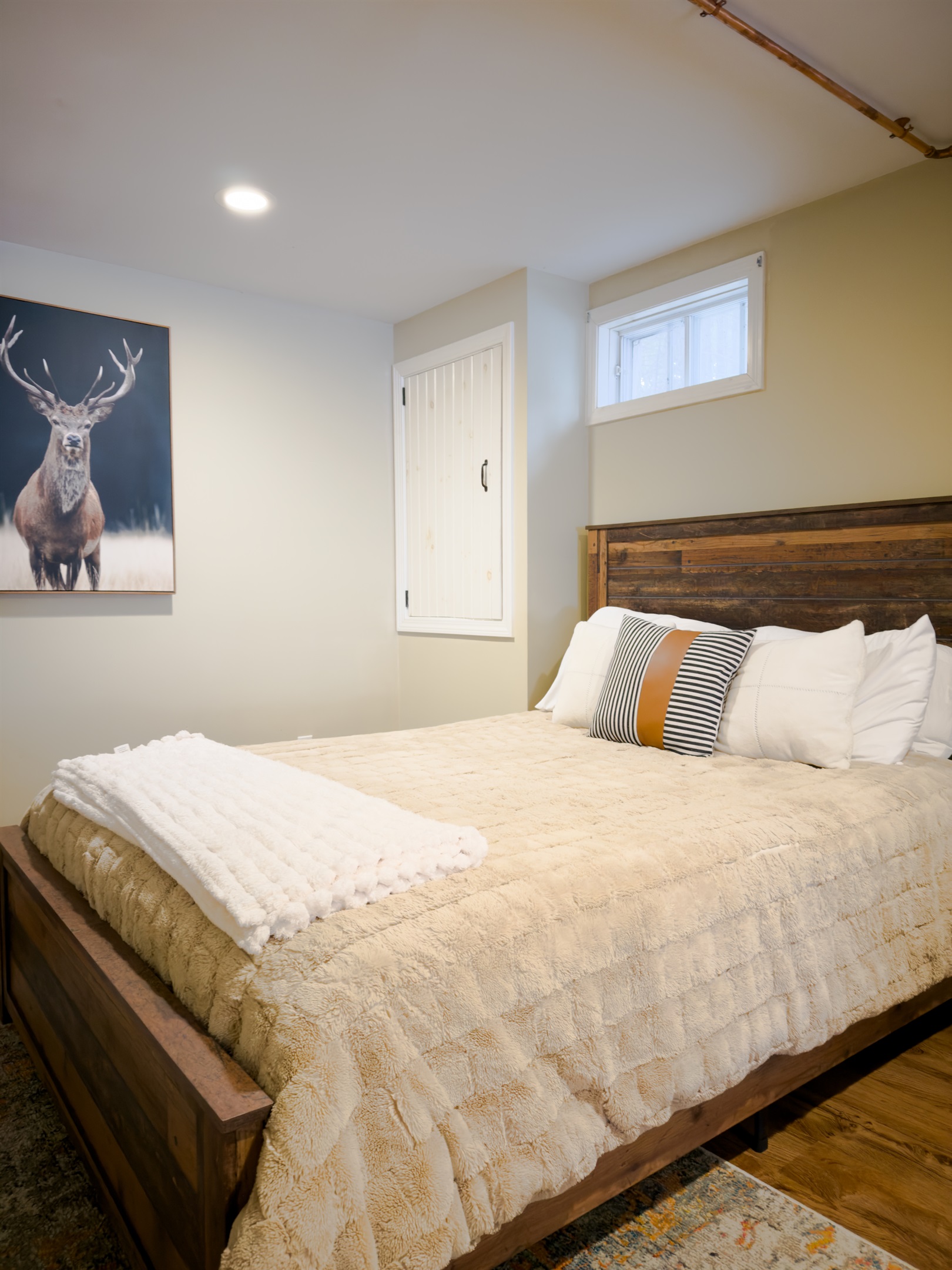 Queen Lower Level - whether need space for the kids or extra guests all will be comfortable. 