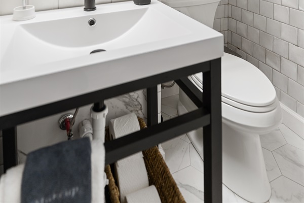 Main bathroom, located 2nd floor