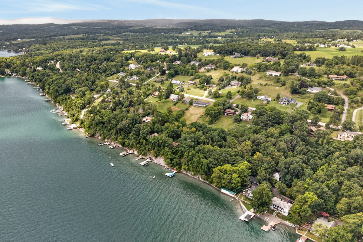 Wide view of the shoreline neighborhood