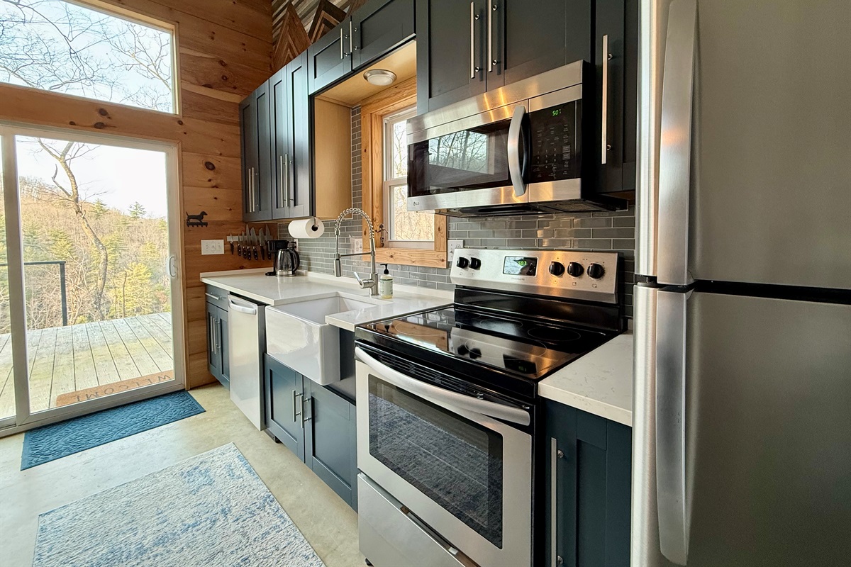 Cook with a view.
Basic oils, spices, utensils, pots, and pans are ready for you- designed for real stays, not just pretty photos.