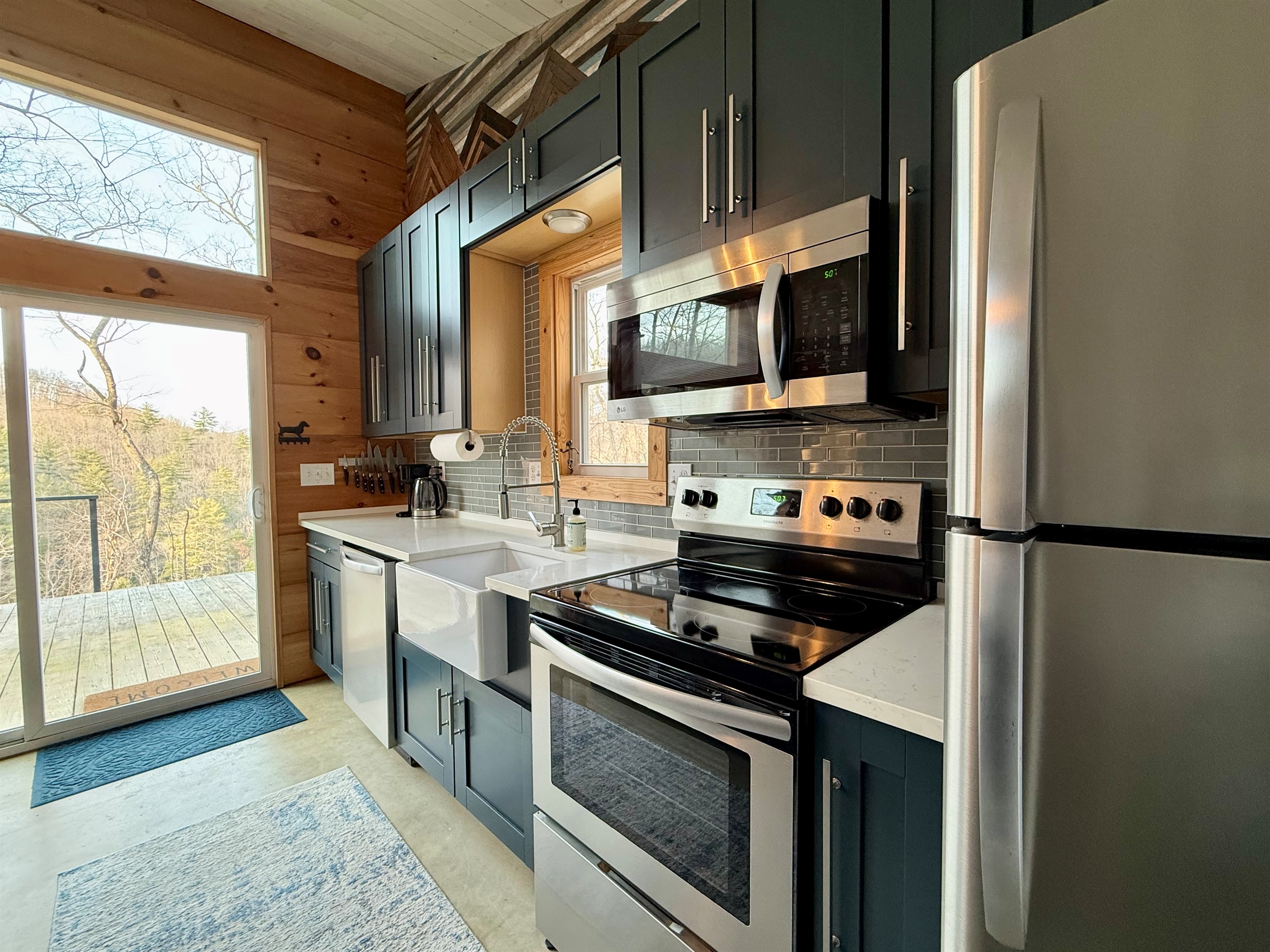 Cook with a view.
Basic oils, spices, utensils, pots, and pans are ready for you- designed for real stays, not just pretty photos.