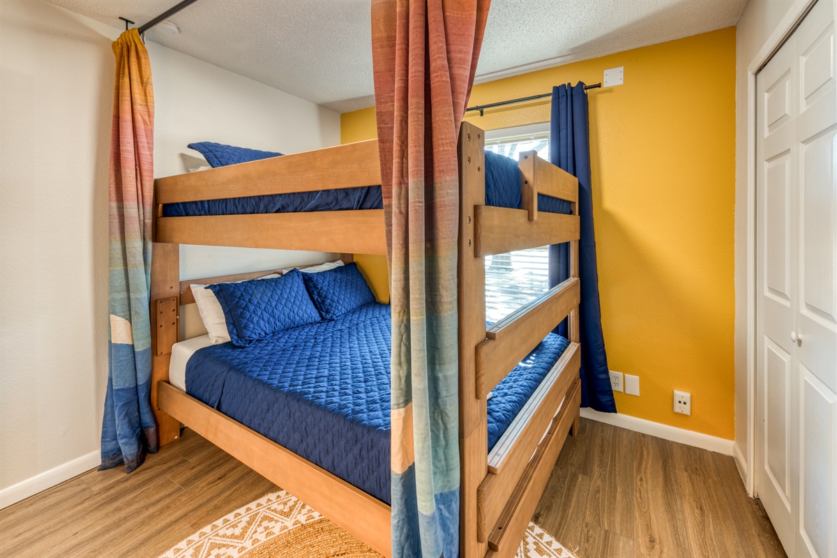 Queen bunk bed room