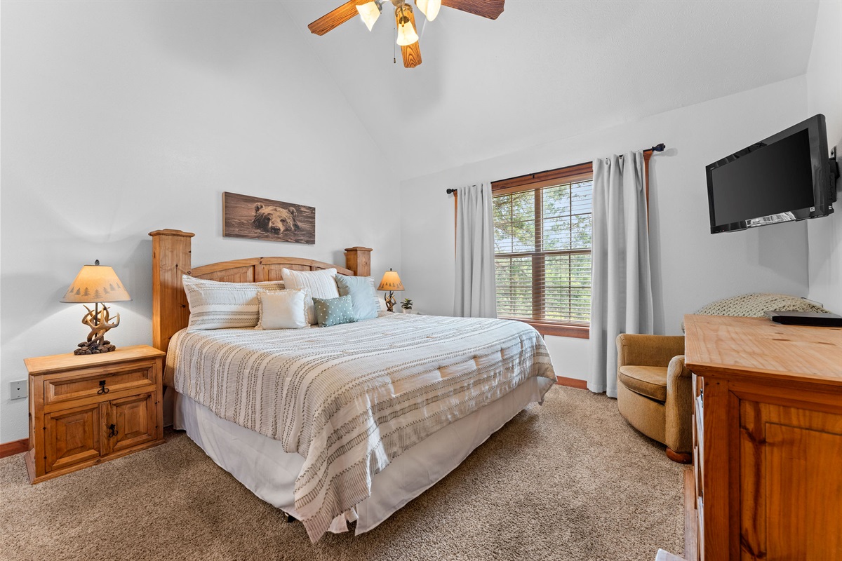 Master King Bedroom ensuite bathroom