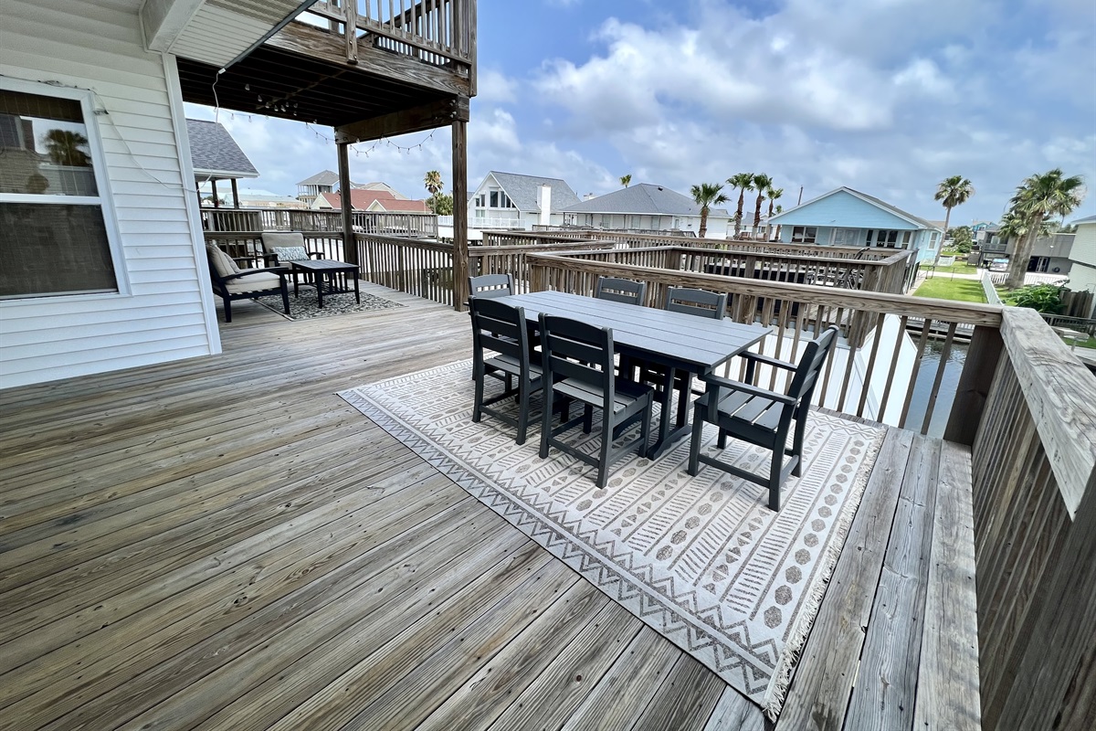 Upstairs deck dinning