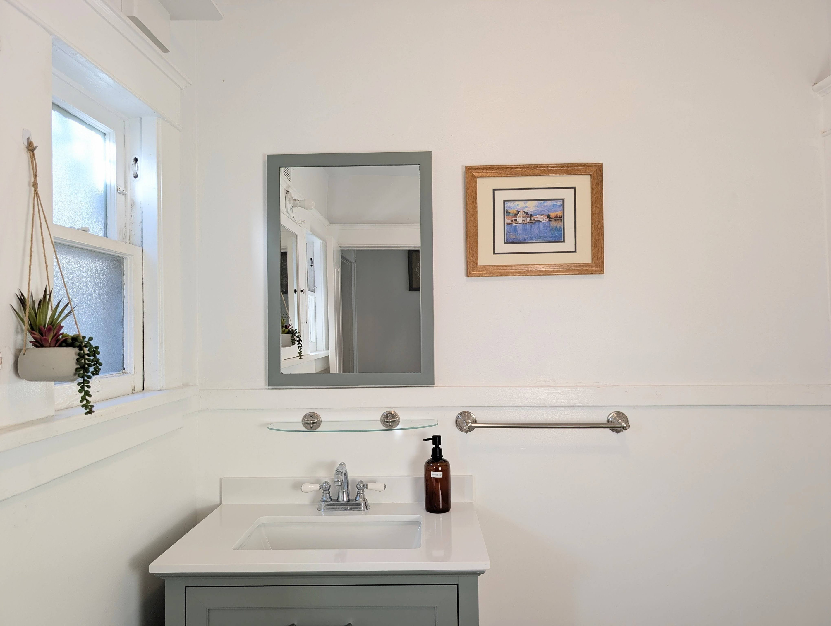 Well-appointed bathroom.