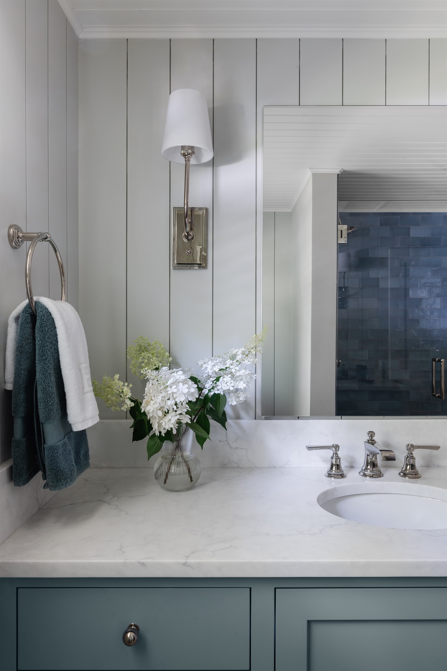 Upstairs full bath: a clean and convenient space for everyone.