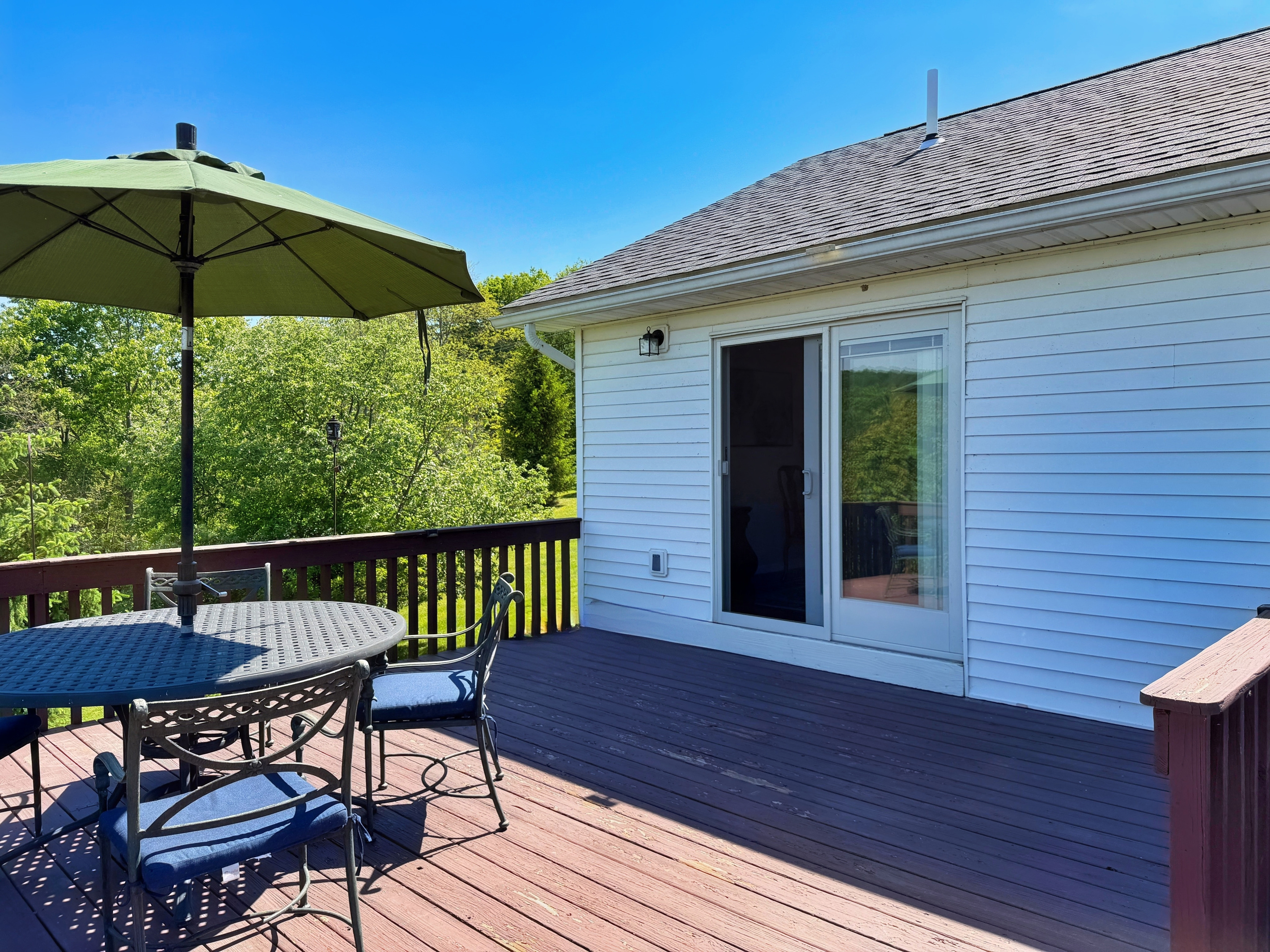 Sliding glass doors from dining room lead out to the deck.