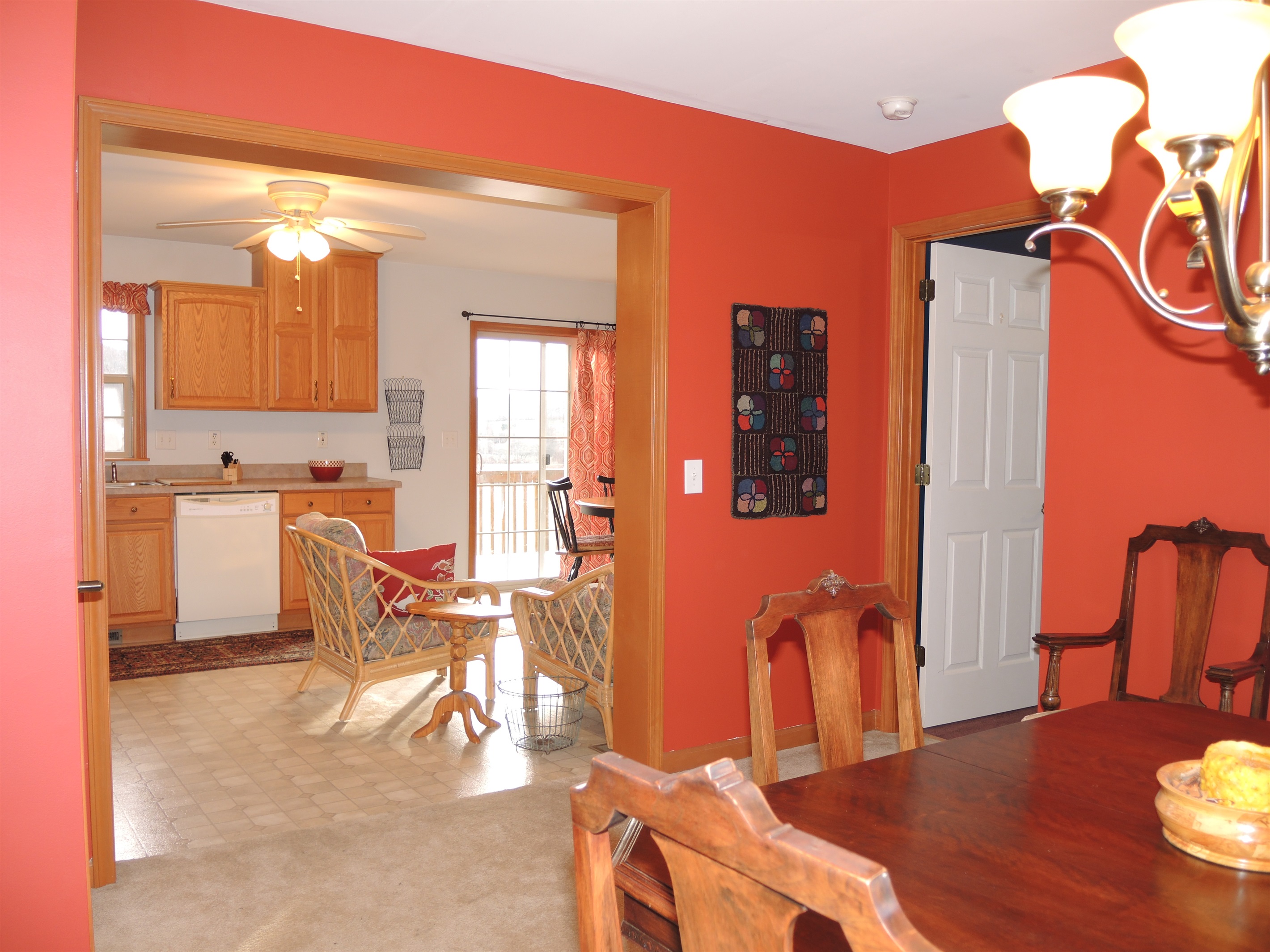 Gentle flow from dining to kitchen