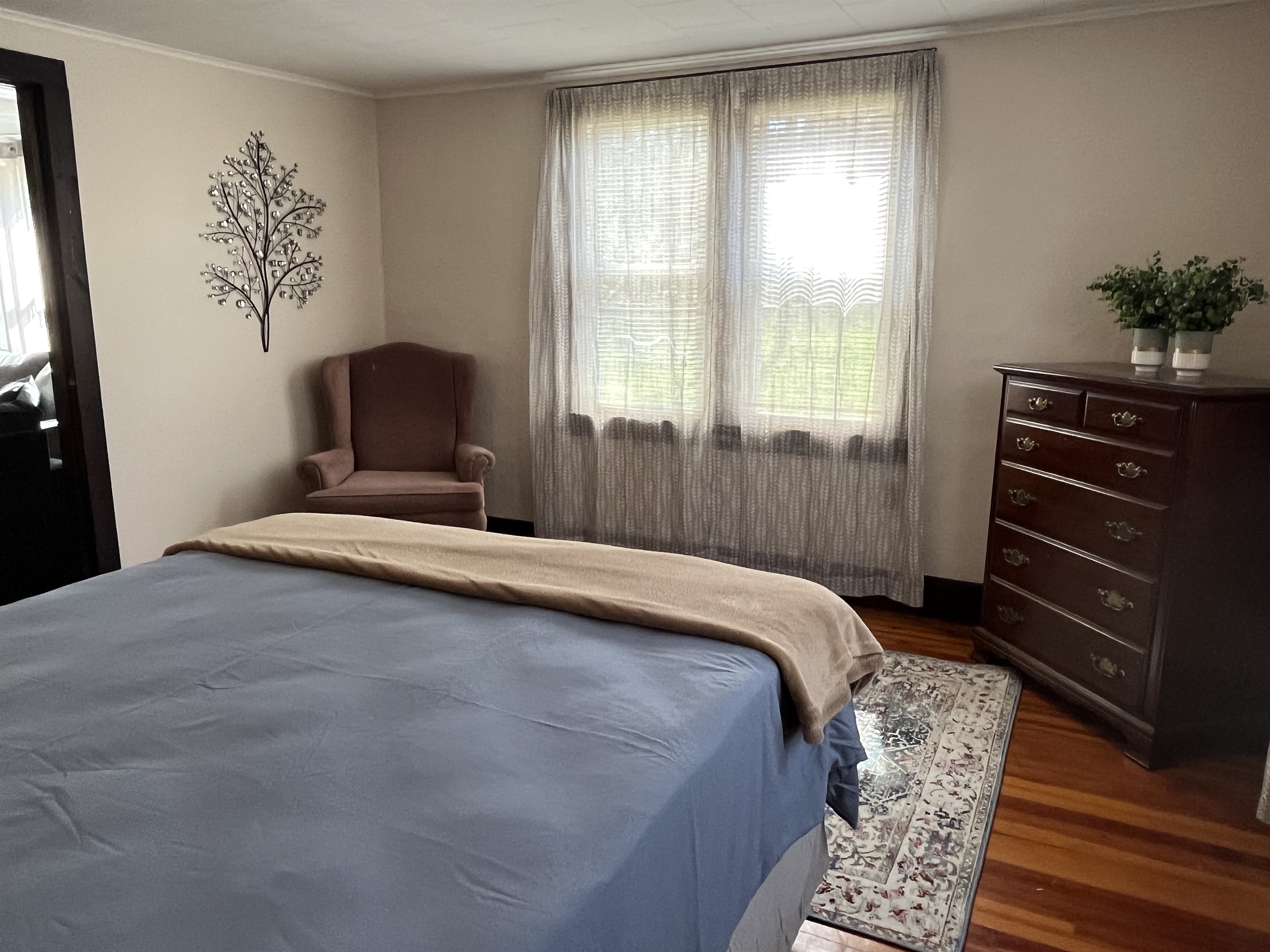 Queen bedroom #1