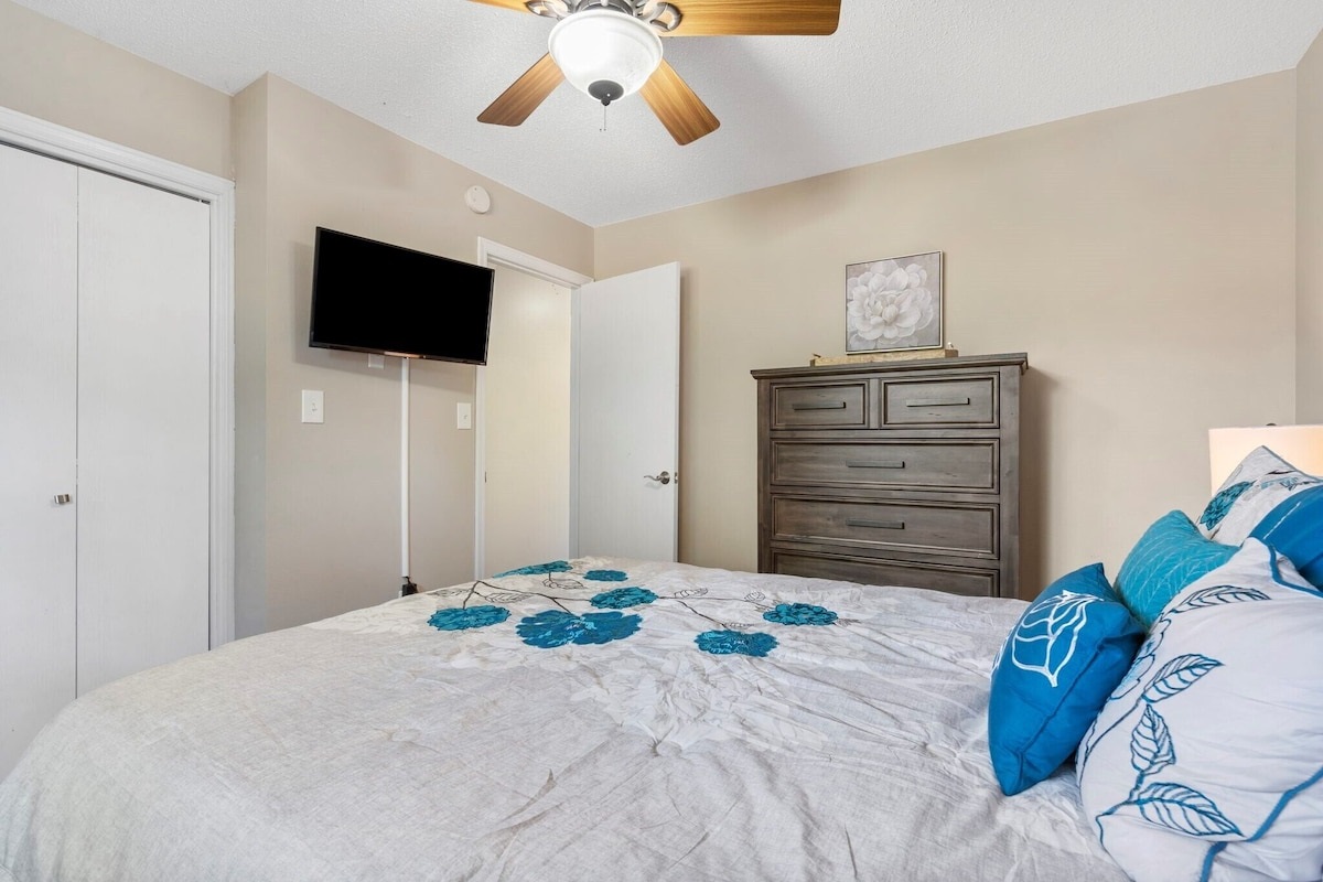 Branson HideAway Queen Bedroom