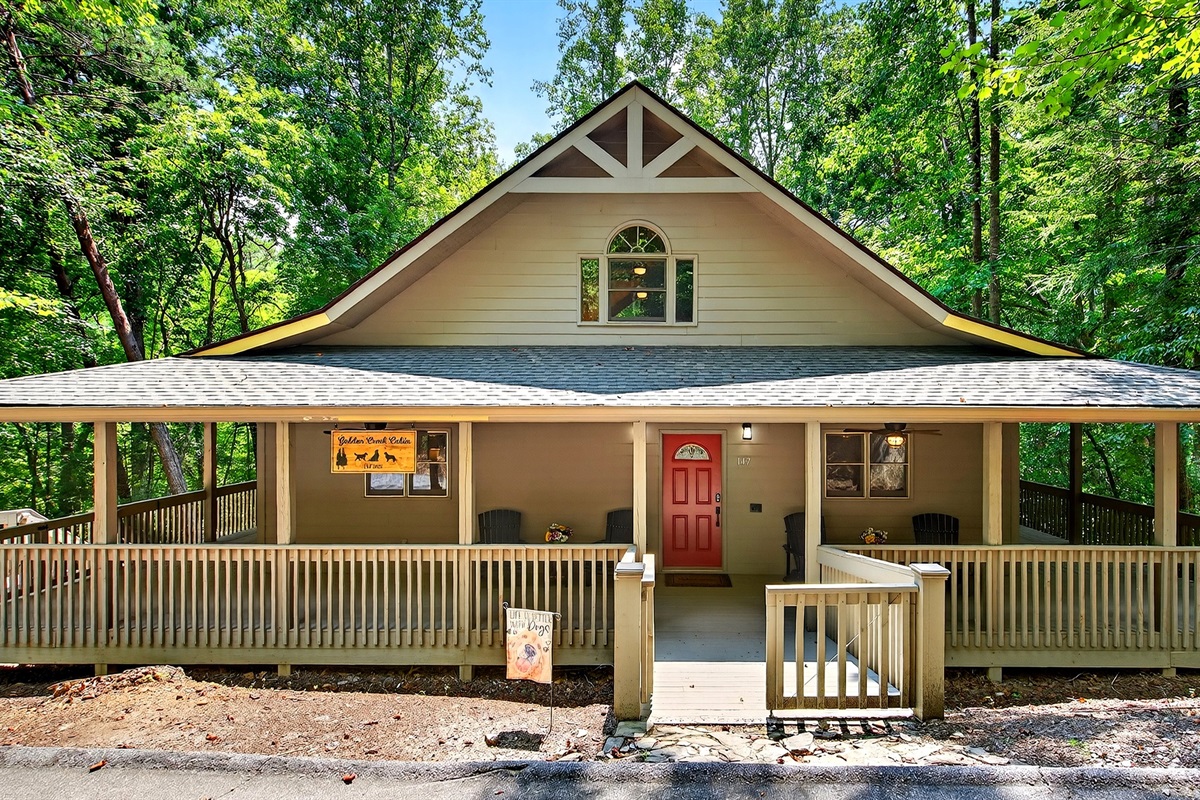 Welcoming entryway to Golden Creek Cabin