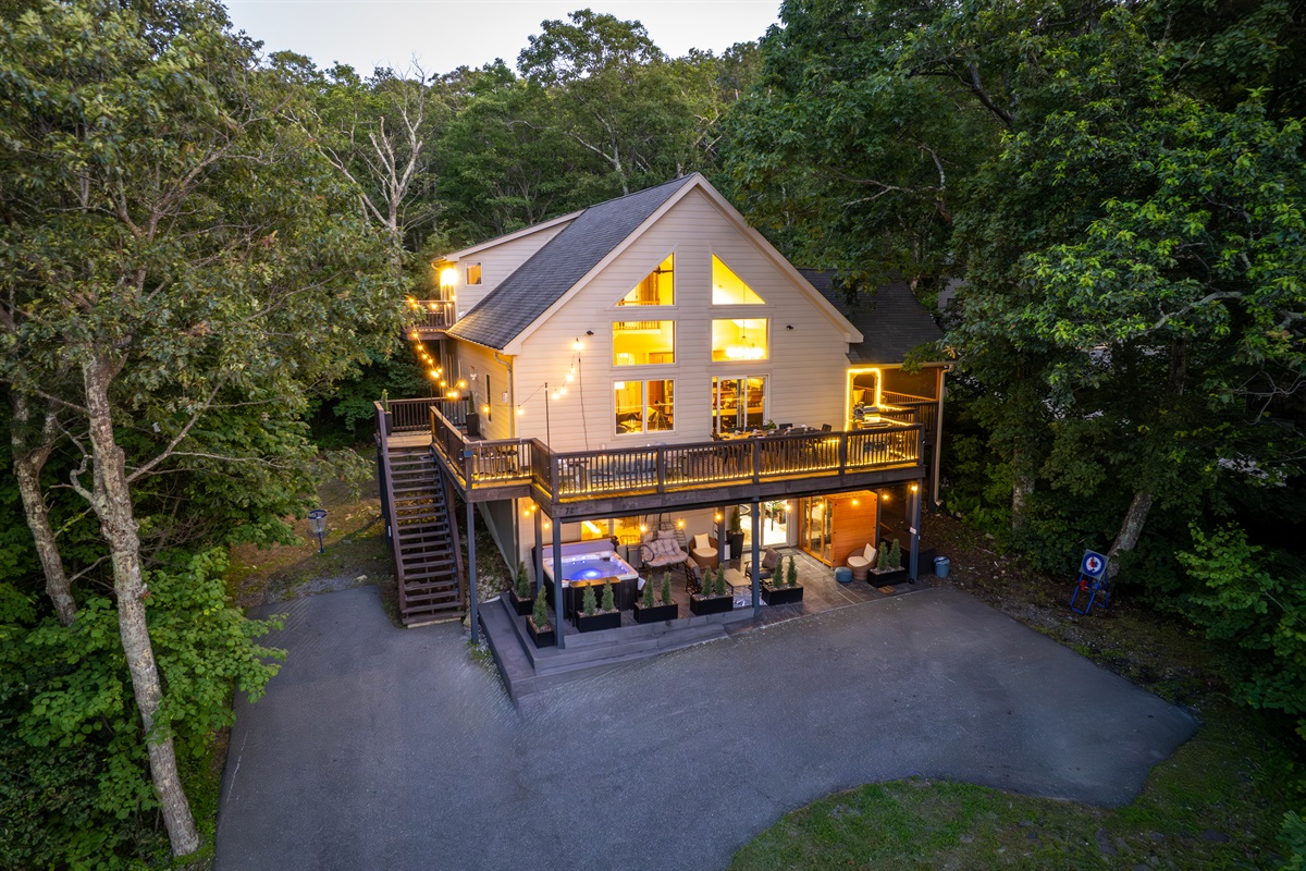 Accessibility Feature - Disabled Parking Spot and Step-free access to lower level (3 story property) Primary Photo