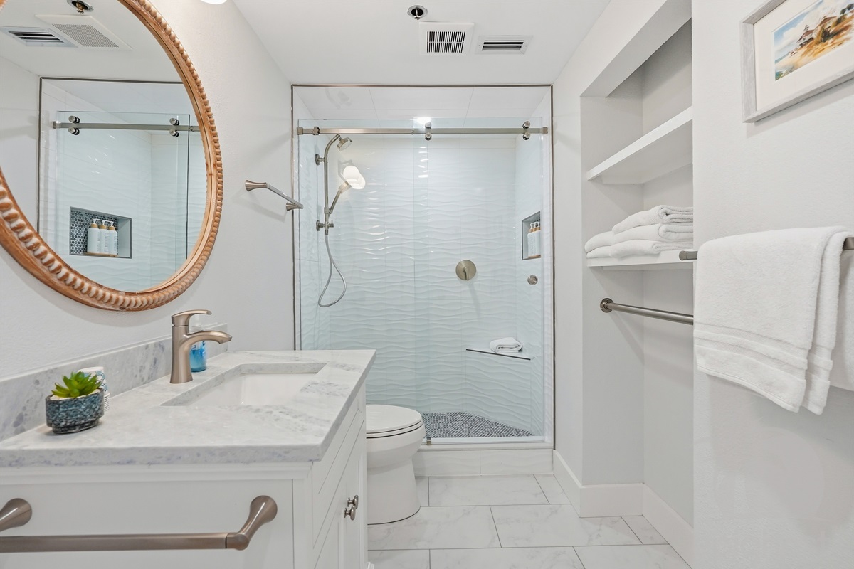 Guest bath with single vanity