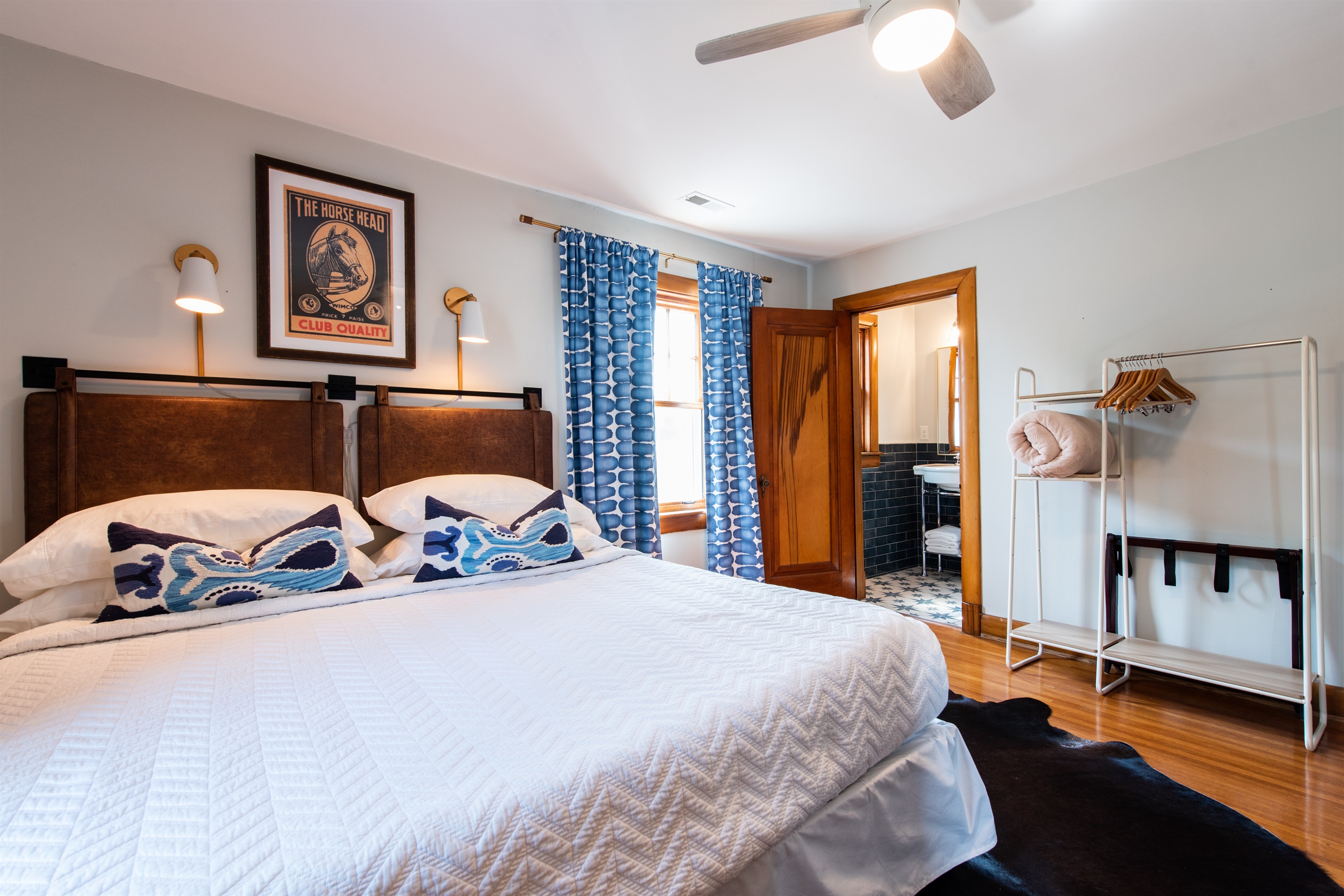 Bedroom #3 *King Bed *Ensuite Fully Renovated Bathroom *Smart TV *White Noise Machine