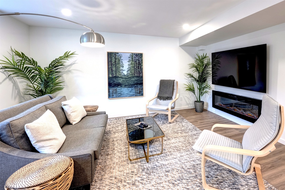 Living area with fireplace and Smart TV for streaming your favourite shows.