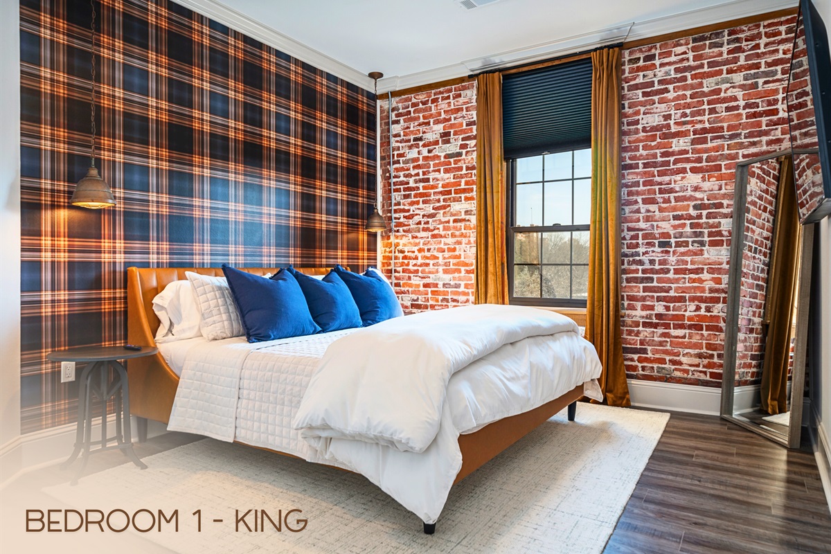 [Bedroom] Luxurious Bedding on the King Size Bed and Chic Accent Walls