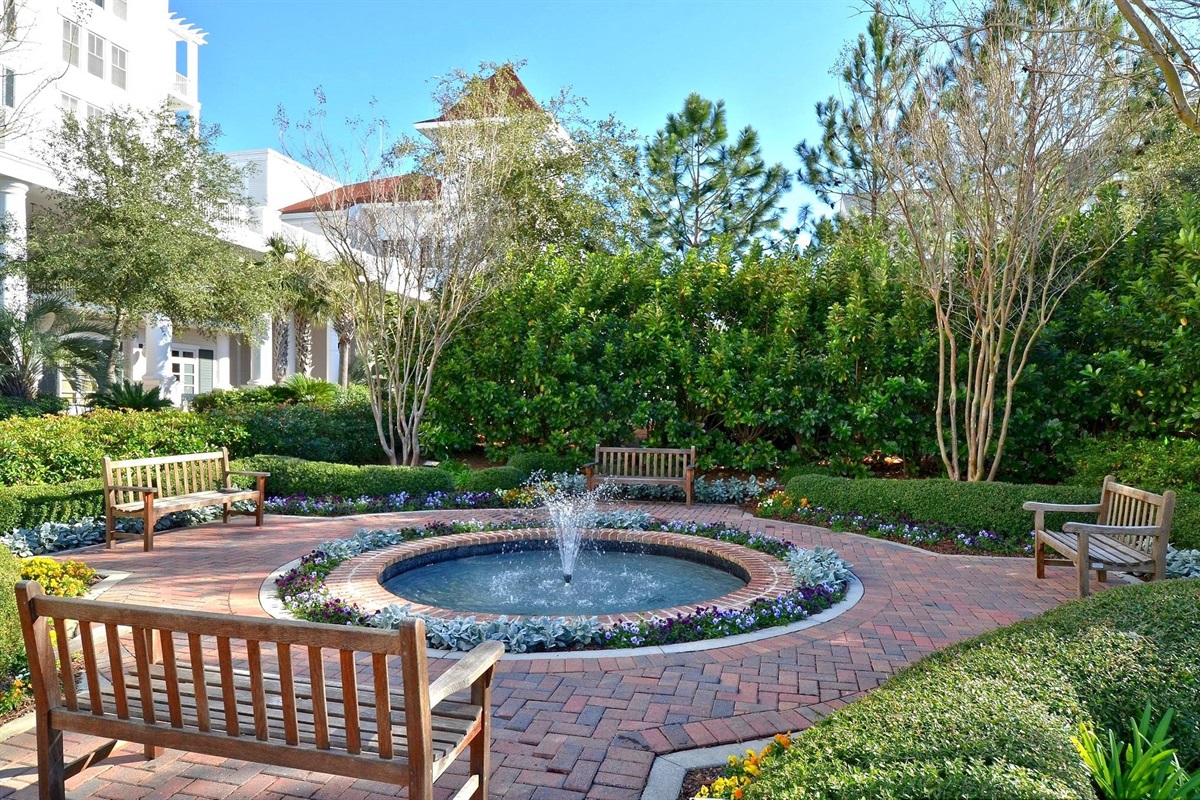 Fountain sitting area between the Grand and Bahia complex
