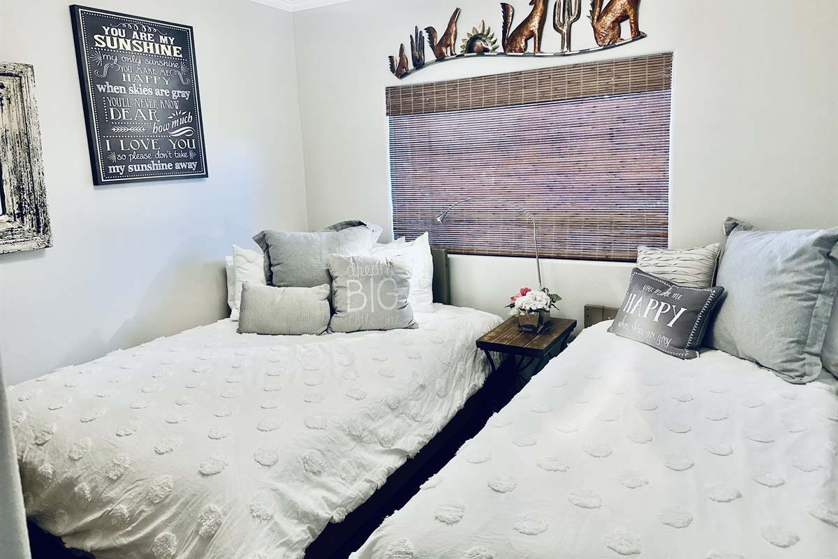 Bedroom 2 (Full + Twin)