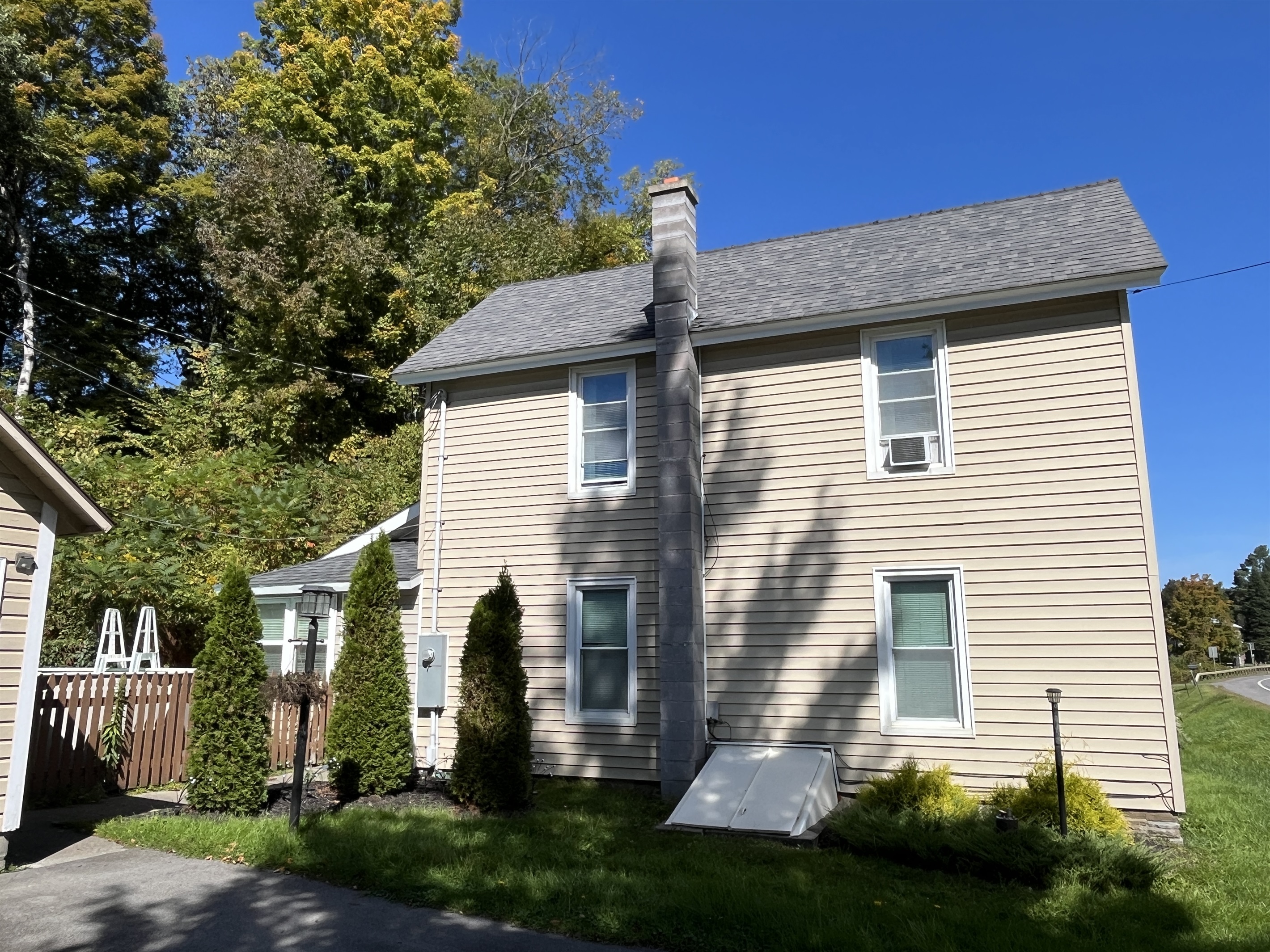 Cooperstown Cottage above ground pool and only 2 miles to Cooperstown Dreams Park, **Pool Closed after Labor Day**