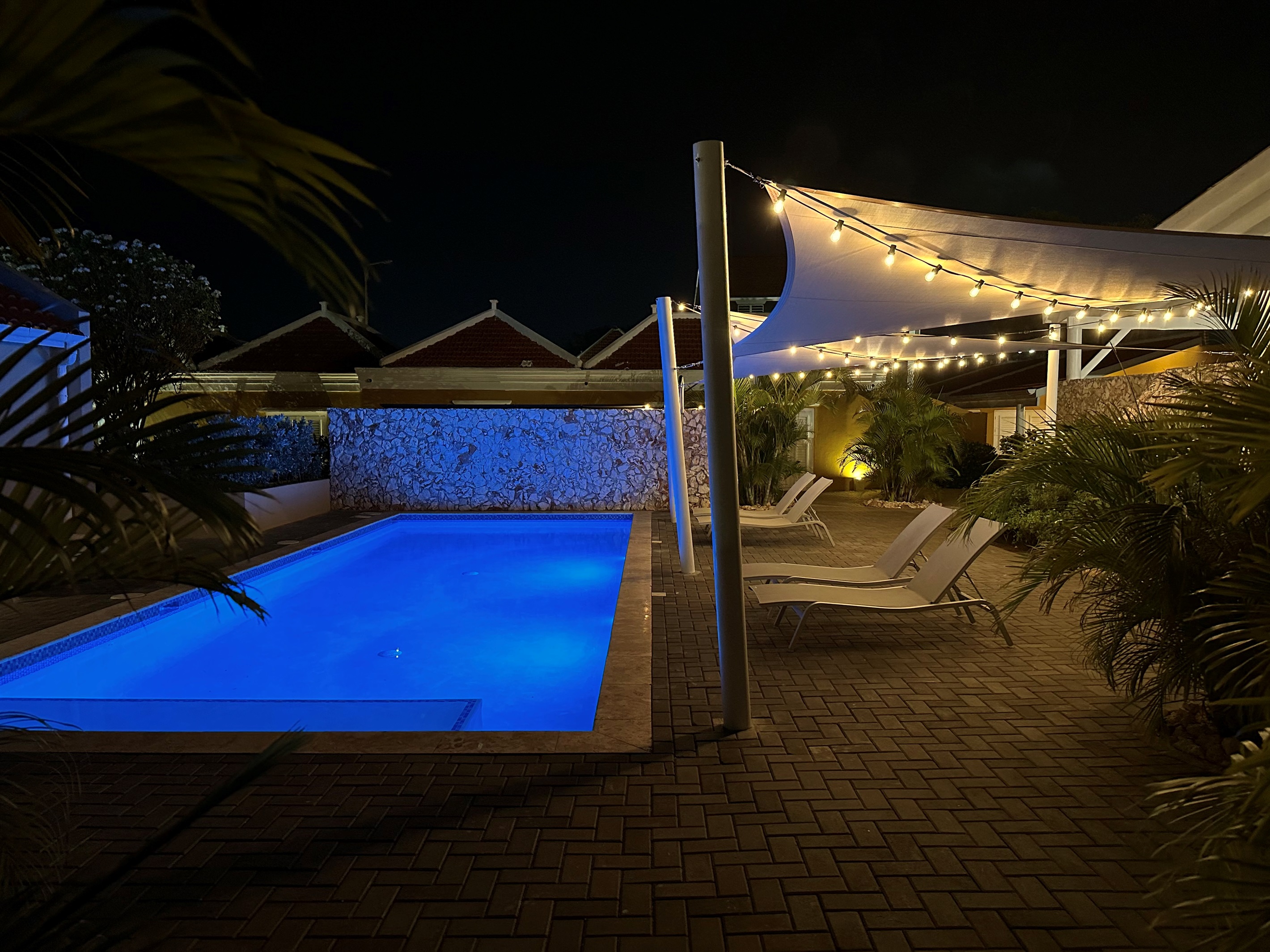Villa Grandi Estate - Pool & garden by night